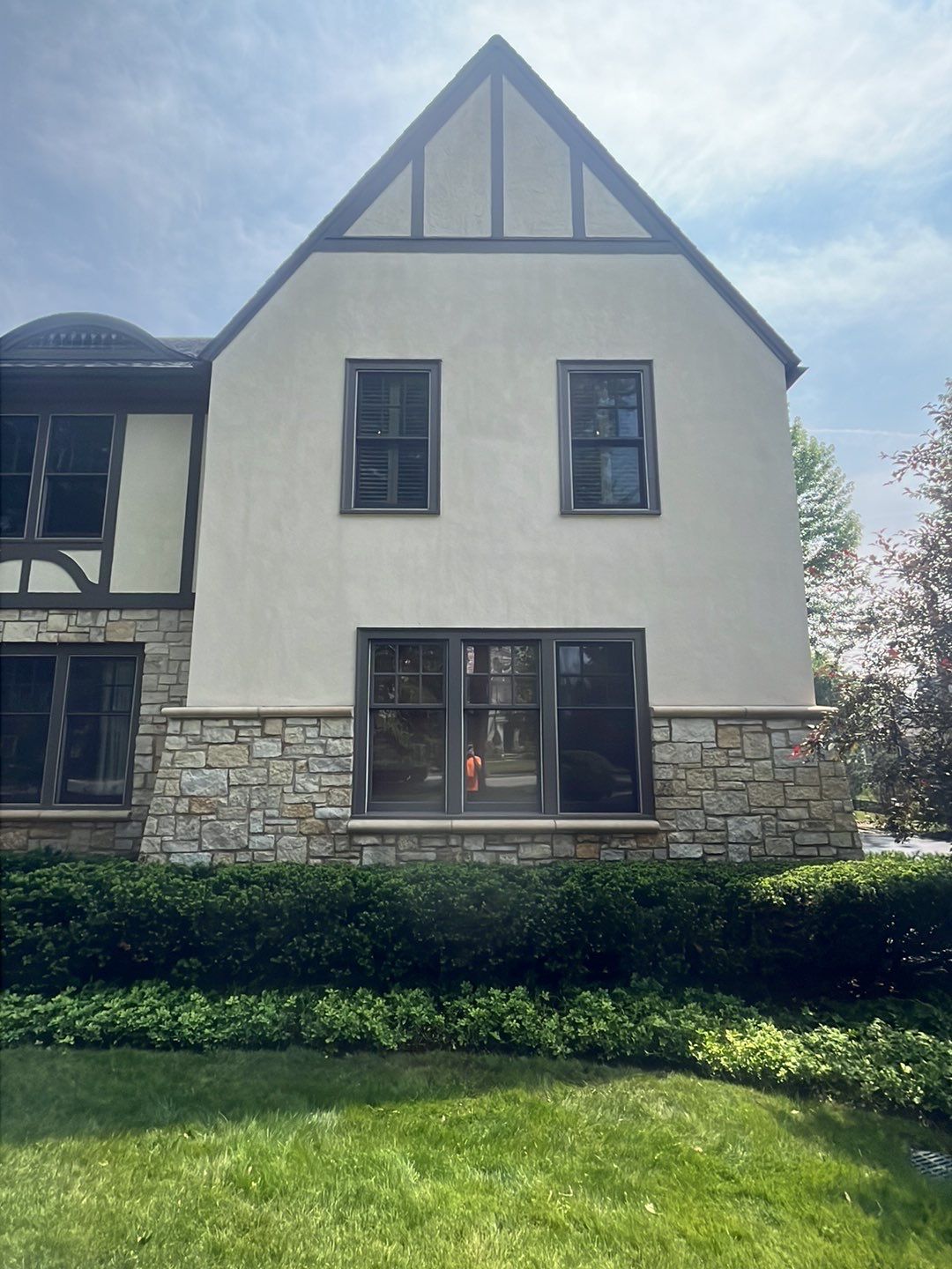 Northbrook, IL stucco home soft wash and stone cleaning by Northern Power Washing LLC.