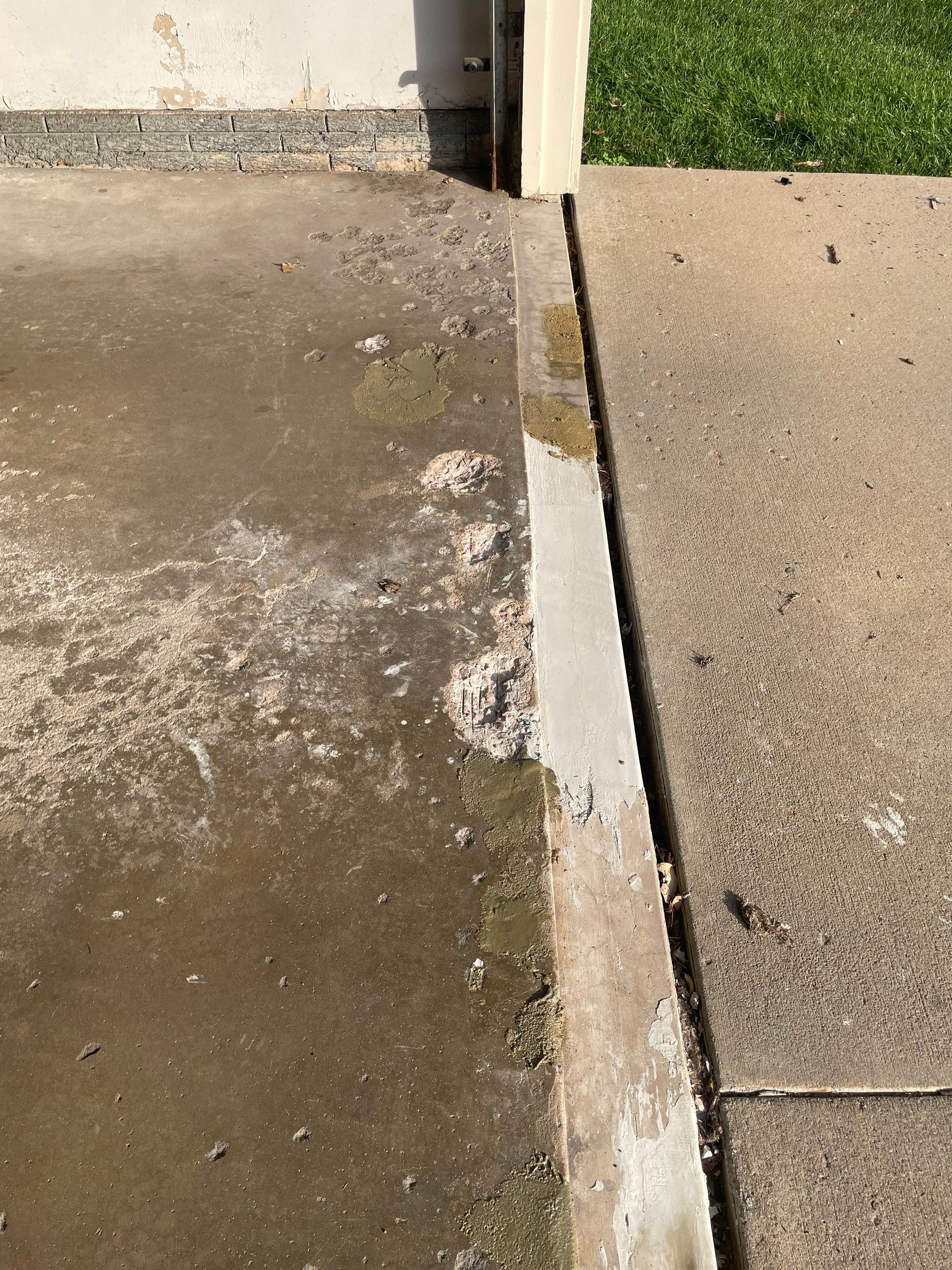 Custom Creekbed Garage Floor Coating in Sioux Falls by Select Painting, Coatings & Garage Cabinets