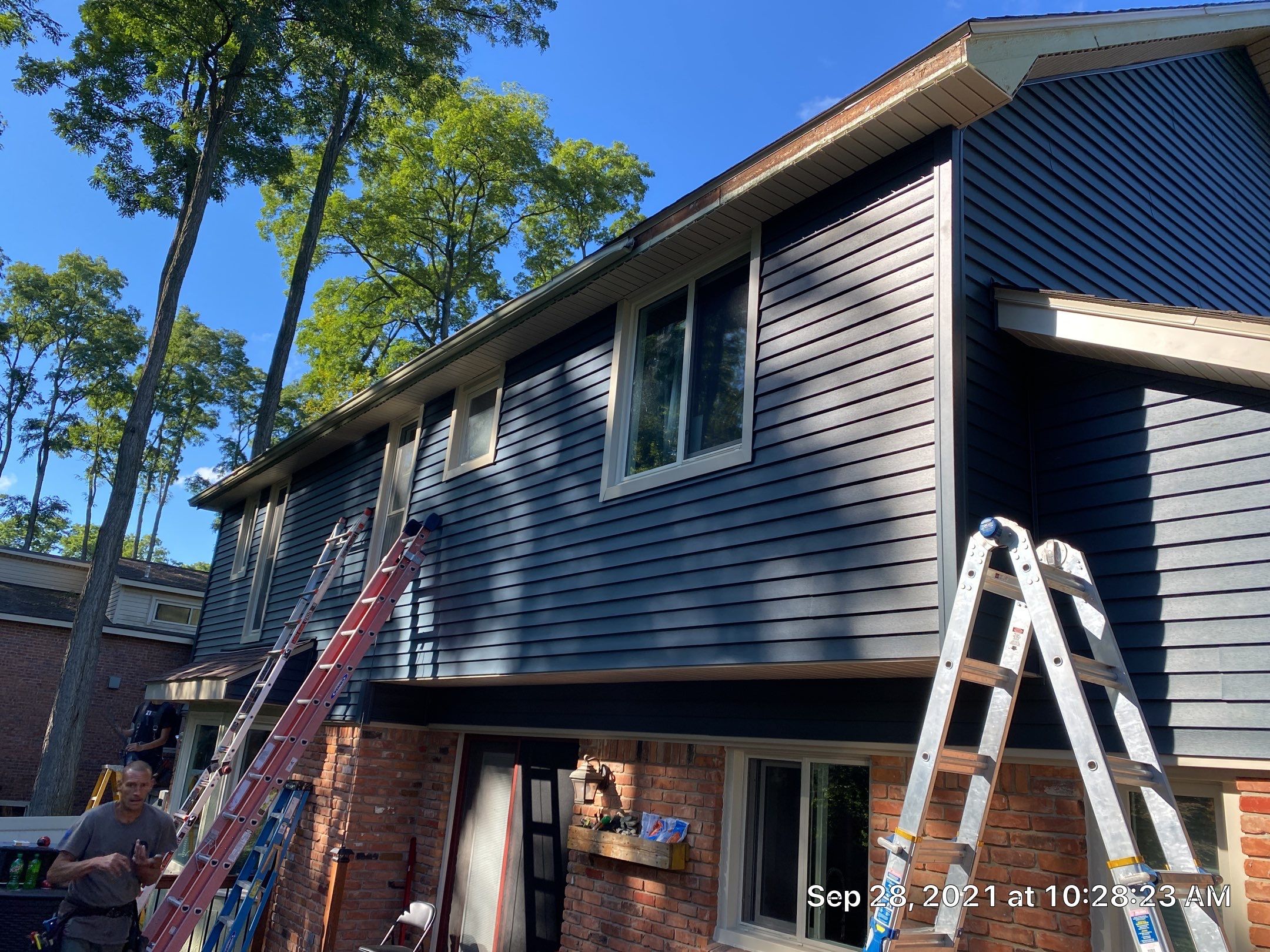 Siding Replacement using CertainTeed Restoration Classic D5 by 180 Contractors