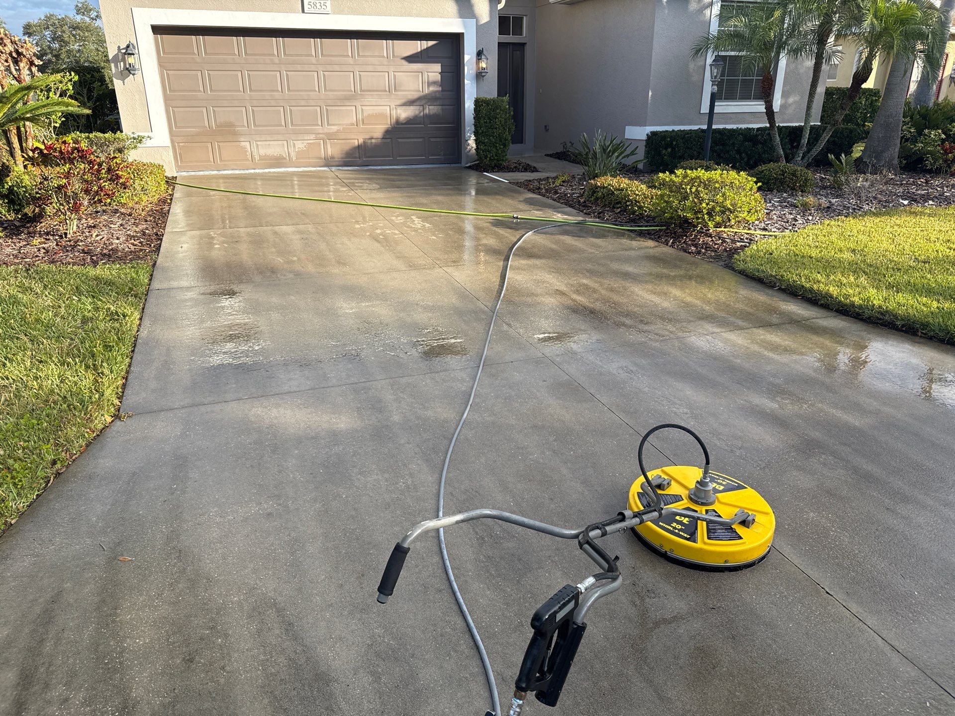 Driveway & Lanai Cleaning in Lexington Community, Parrish, FL | Sunshine AquaWash by Sunshine AquaWash