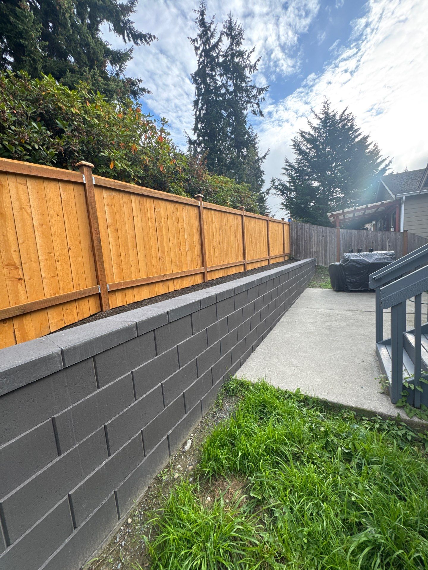 Jireh Outdoor Projects | Retaining Wall & Fence Build by Jireh Asphalt & Concrete Inc 