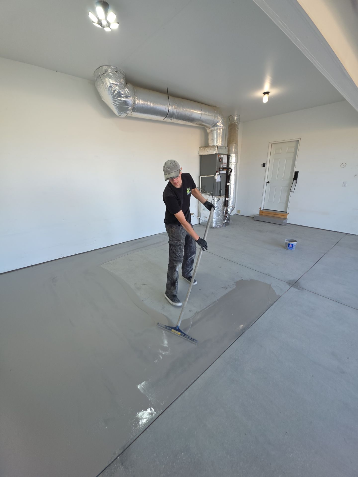 Polyaspartic Garage Floor Coating With Slate Hybrid Flake in Davenport by Croc Coatings, LLC