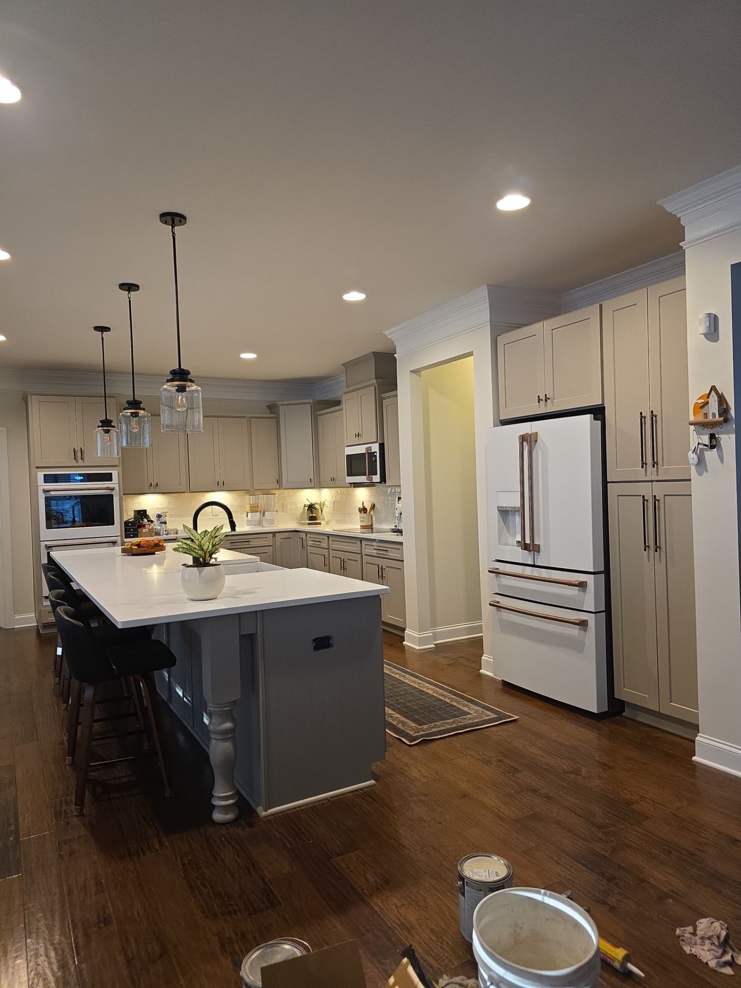 From Dated to Dazzling: A Bright Kitchen Transformation in Holly Springs by Elite Remodeling and Design LLC