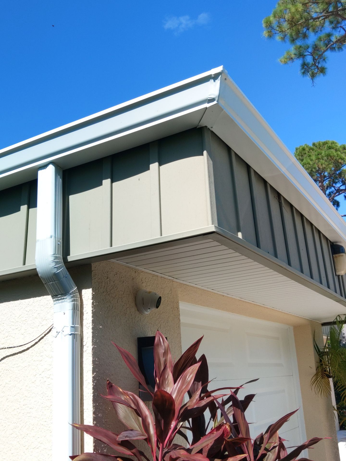Seamless Gutters for a Luxury Finish in Fort Myers FL by Gutter Professors