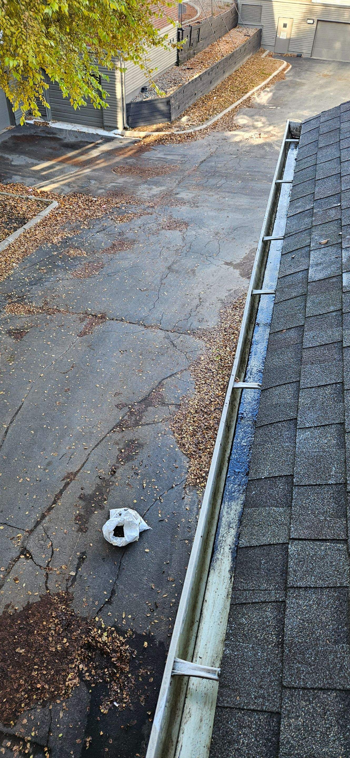 Commercial gutter cleaning Rochester after photo with clean gutters