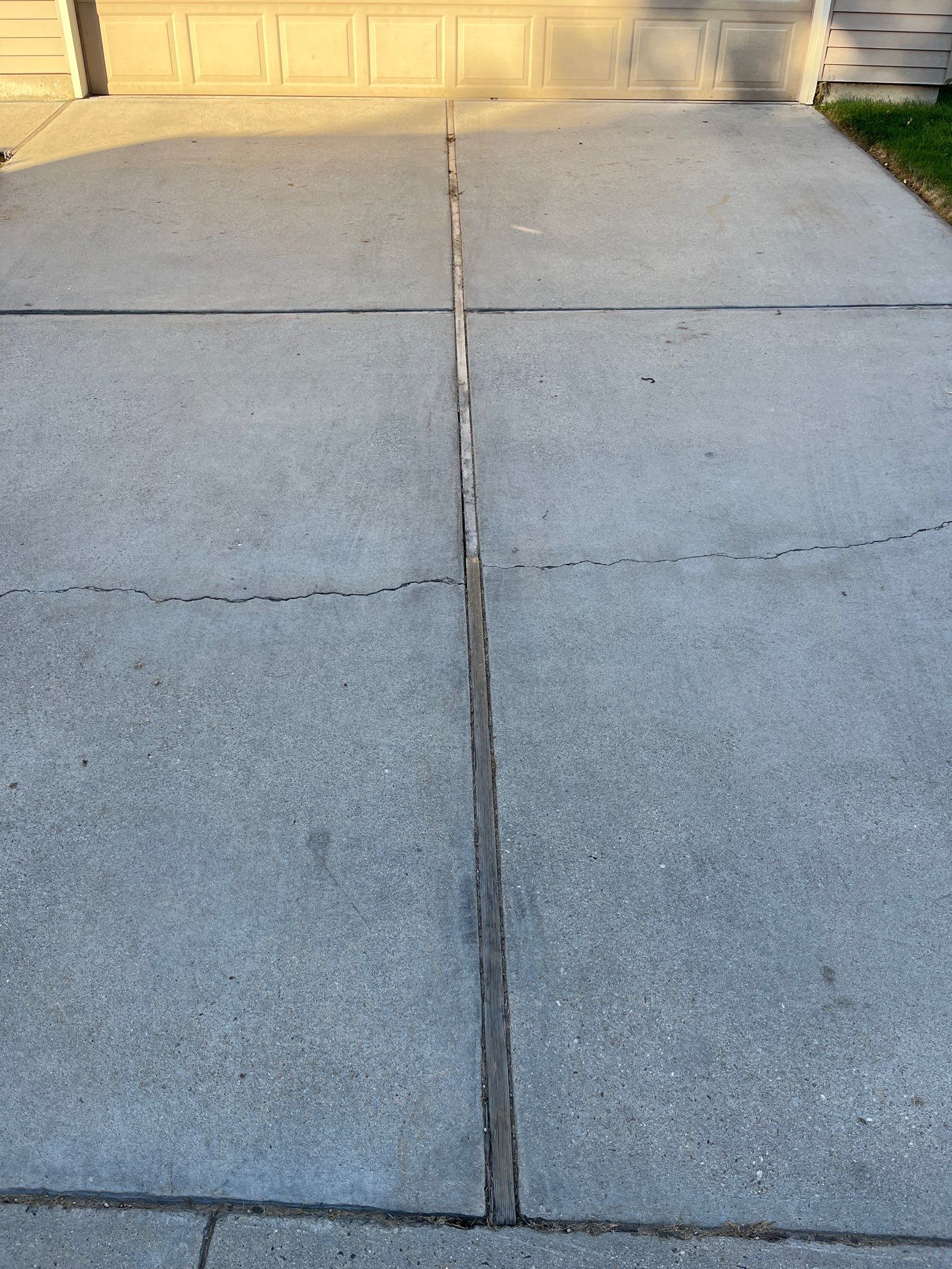 Driveway Crack Repair for Lester by Mr. Mudd Concrete