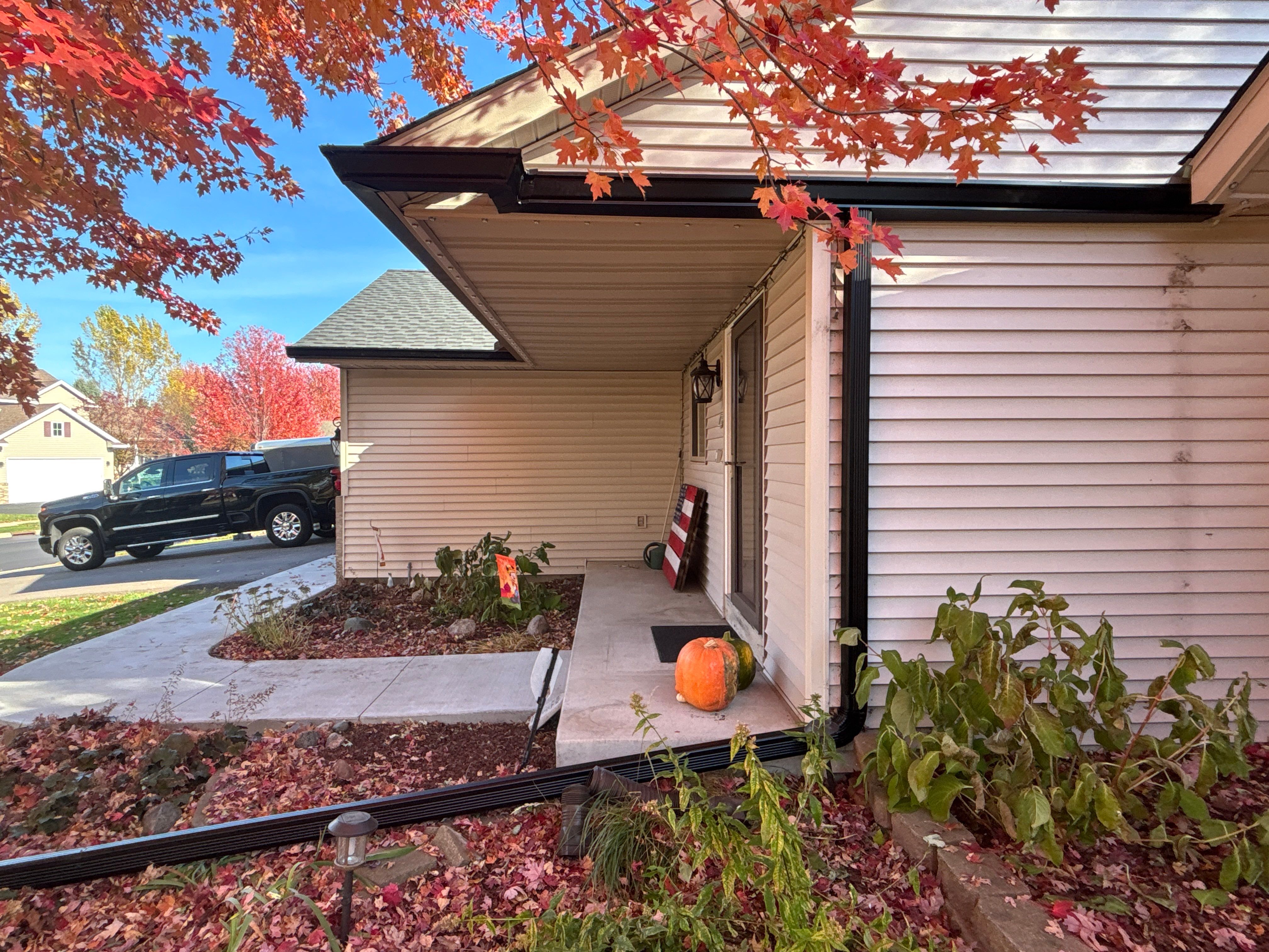 6" Seamless Gutter Installation with Leaf Blaster Pro – St. Michael, MN by Next Level Seamless Gutters / Exteriors Inc.