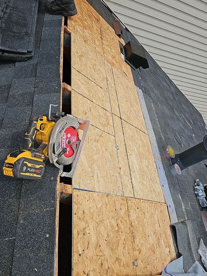 ATLAS PINNACLE COLOR: BLACK SHADOW by Eagle Eye Roofing