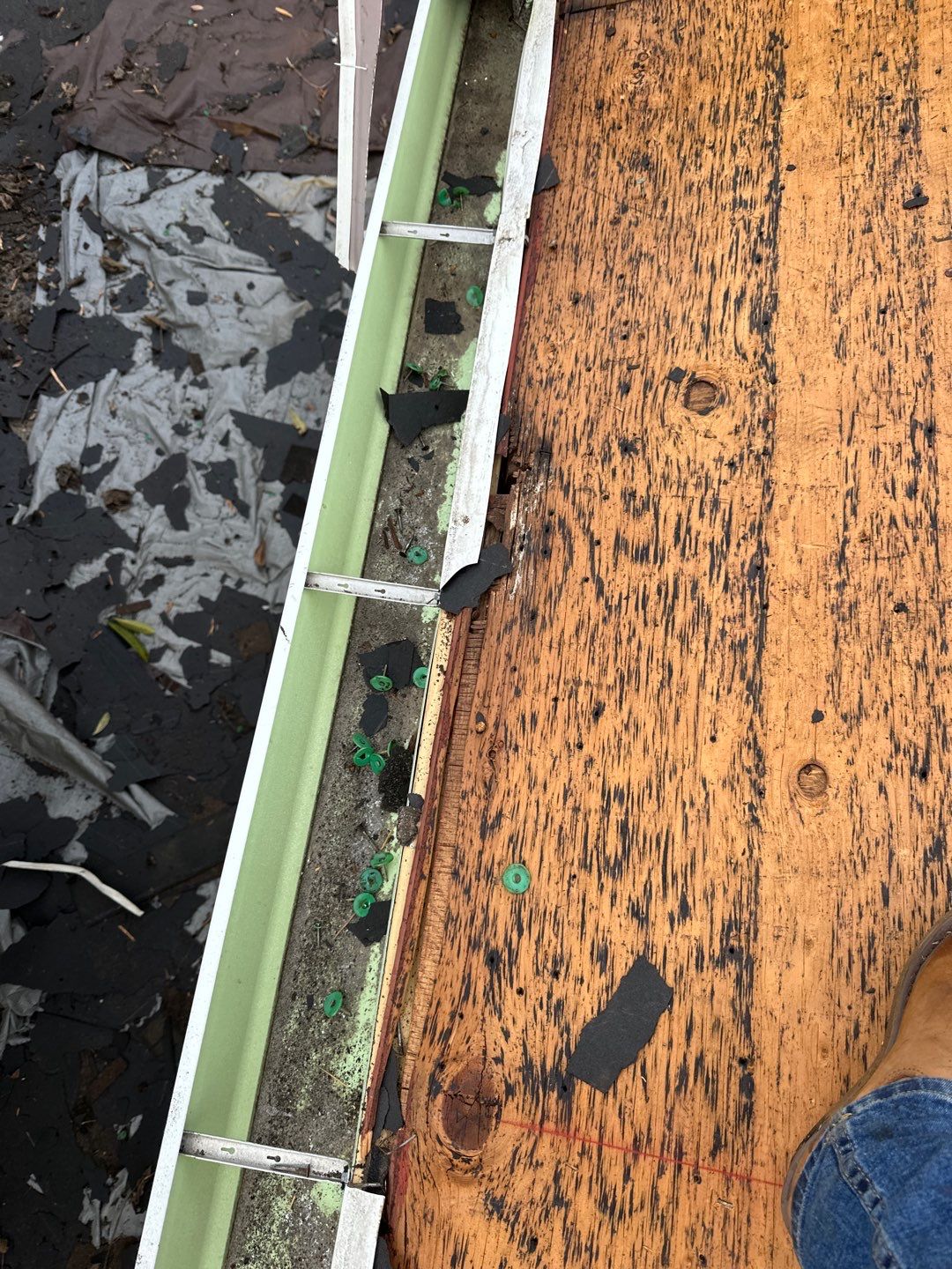 Residential Roofing Installation using Owen's Corning Duration (Lifetime) Shingles by Roof Repair Company