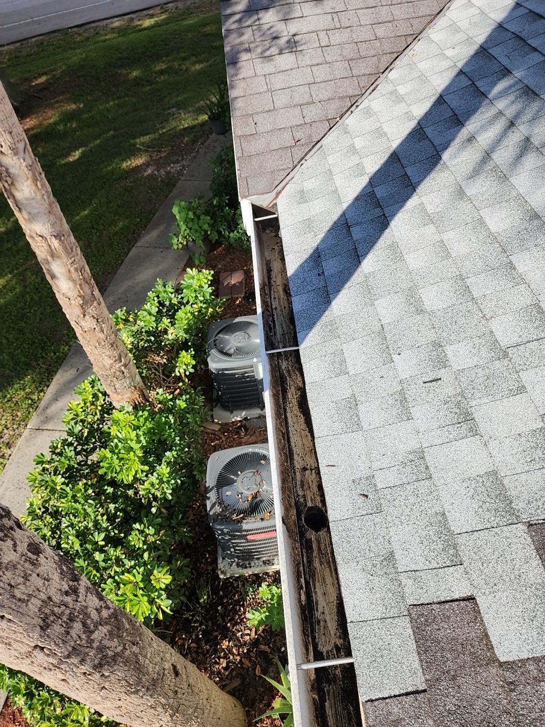 HOA gutter cleaning after photo.