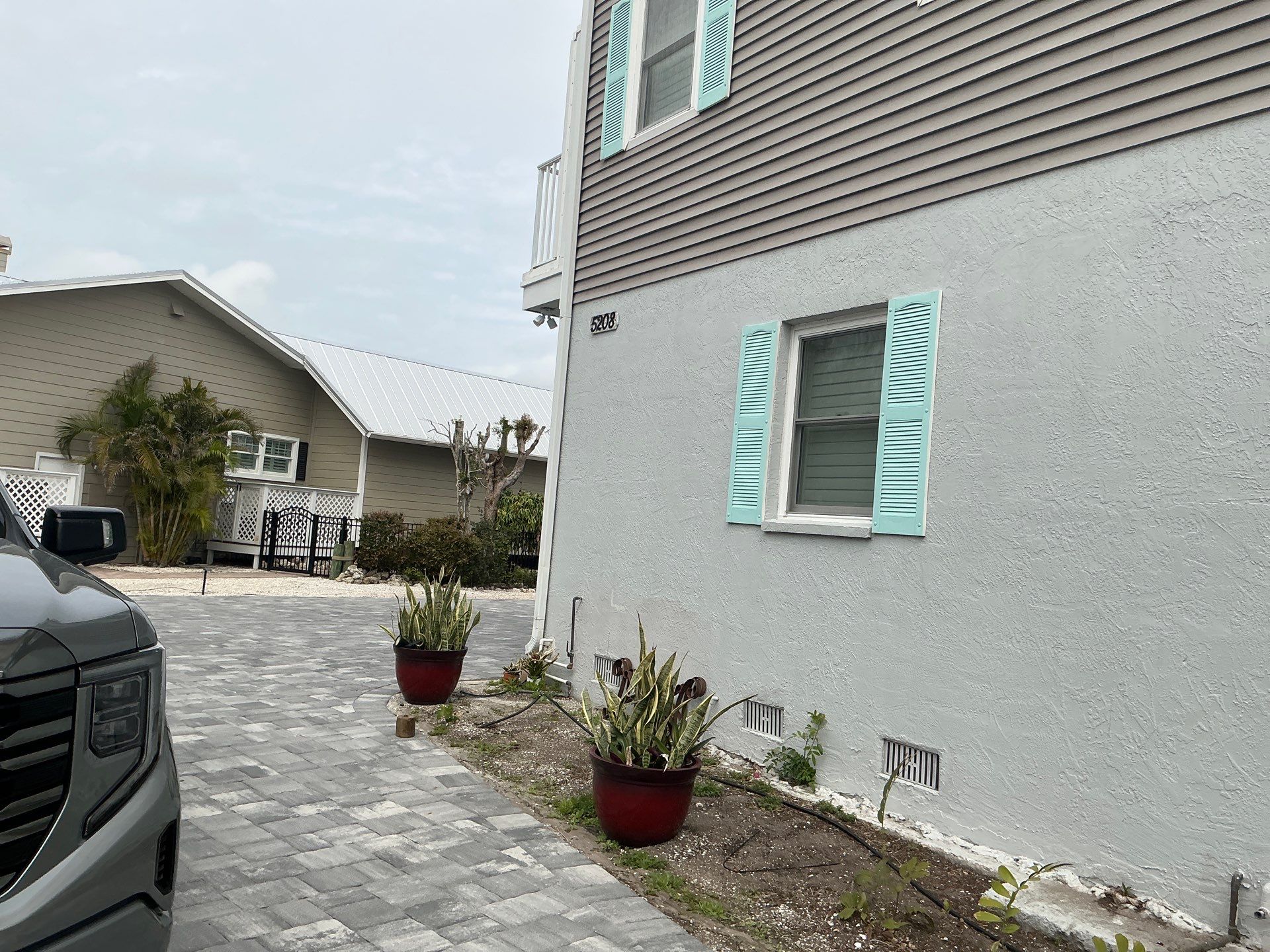 Assessment of the Condition of Gutters and Soffit and Fascia in Siesta Key FL by Gutter Professors