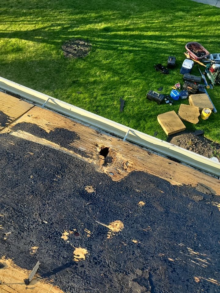 ATLAS PINNACLE COLOR: BLACK SHADOW DRIP EDGE: WHITE by Eagle Eye Roofing