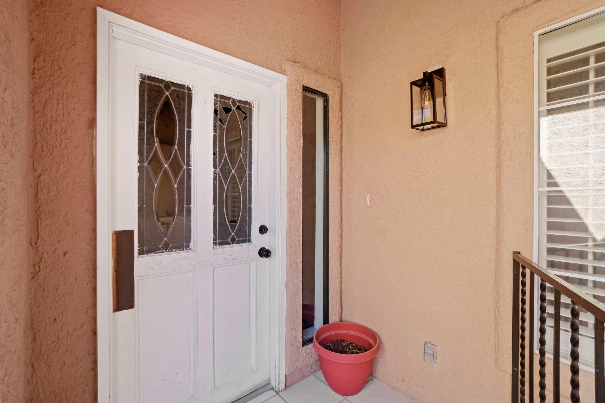 Luxury condo remodel by the golf course by Castro Brothers Solutions