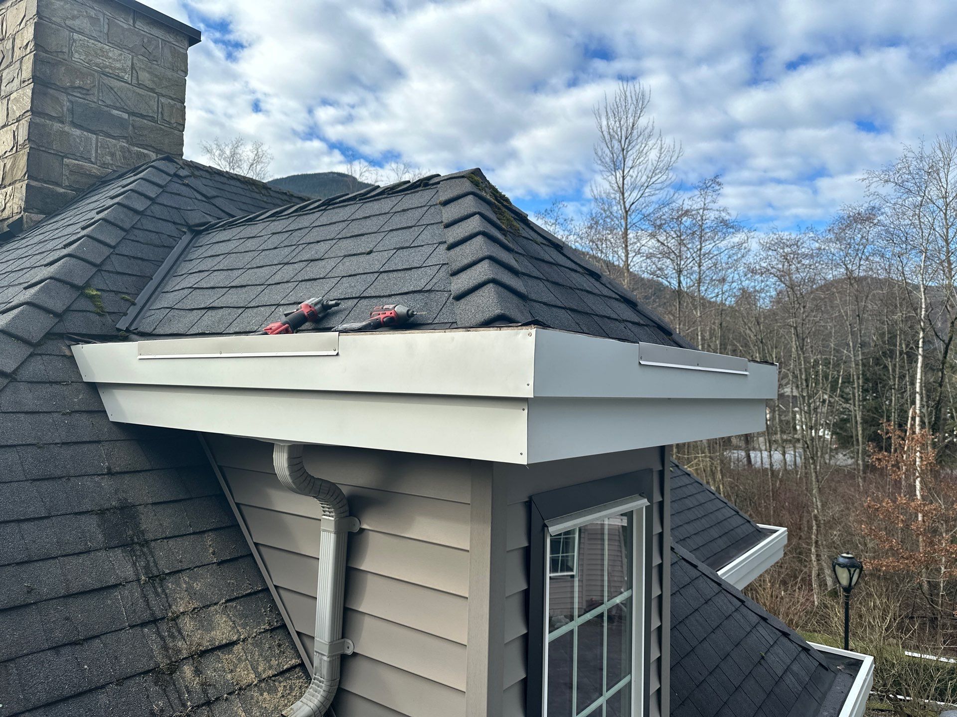 Residential Re-Roof using 26 GA Fascia Color White White by Top Notch Roofing Inc