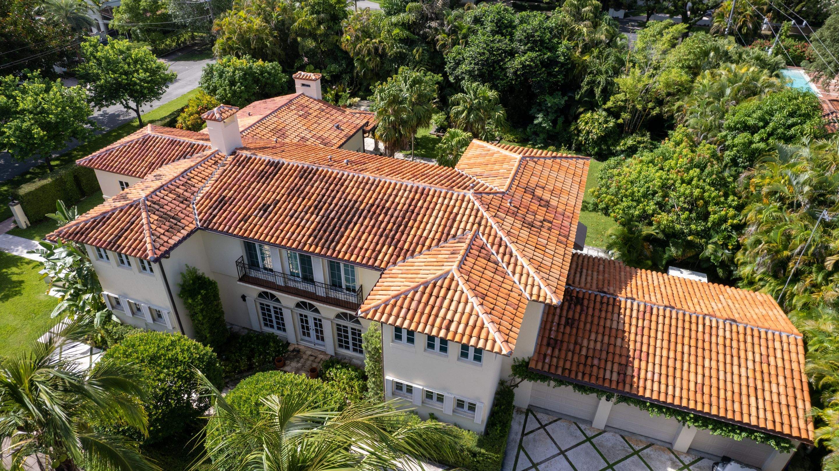 Granada Handmade Barrel Tile - Flashed Blend by Istueta Roofing
