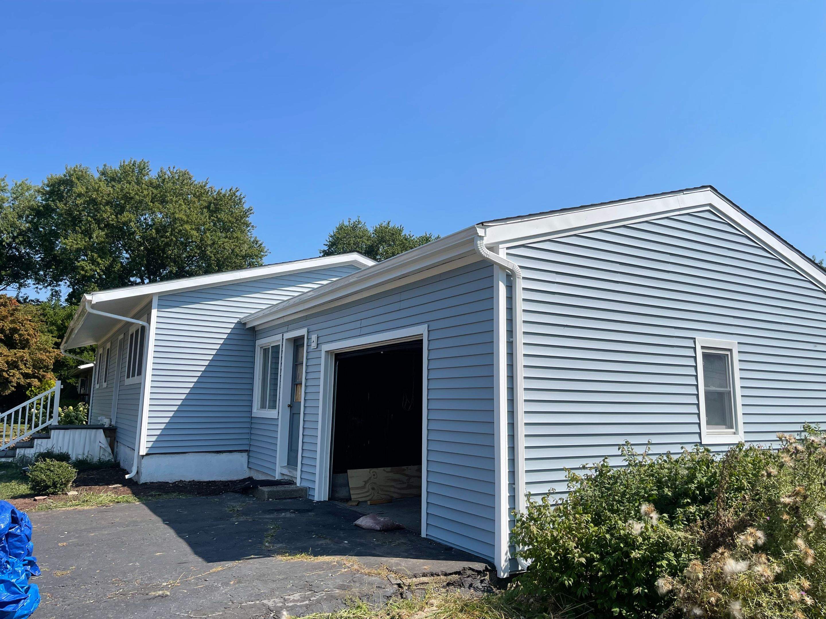 Fire Damage using Certainteed Mainsteet D4 and Owens corning quarry gray by A Plus Exterior