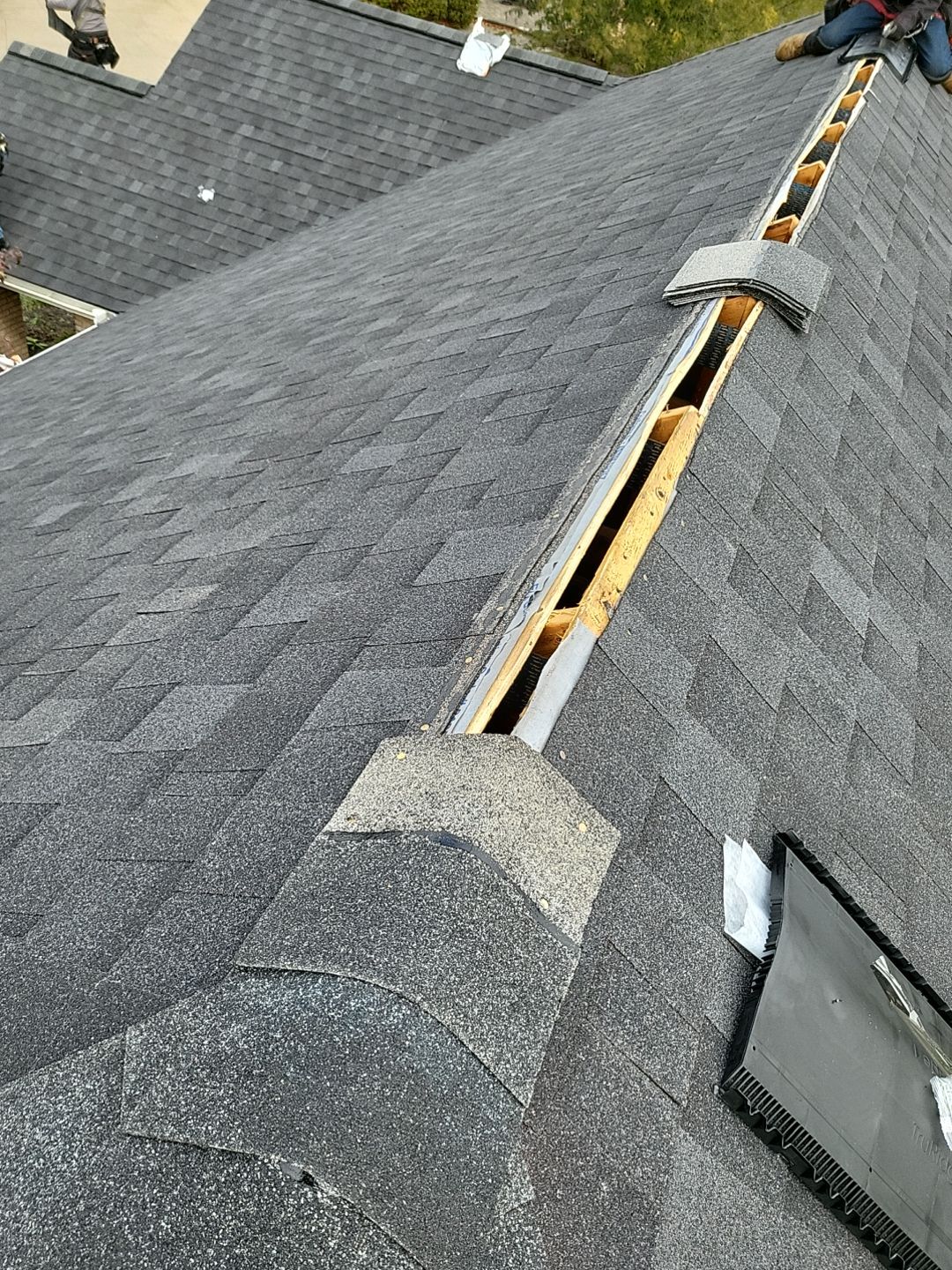 ATLAS PINNACLE COLOR: BLACK SHADOW, DRIP EDGE: BLACK by Eagle Eye Roofing