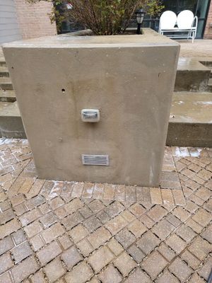 Graffiti removal  using Graffiti remover