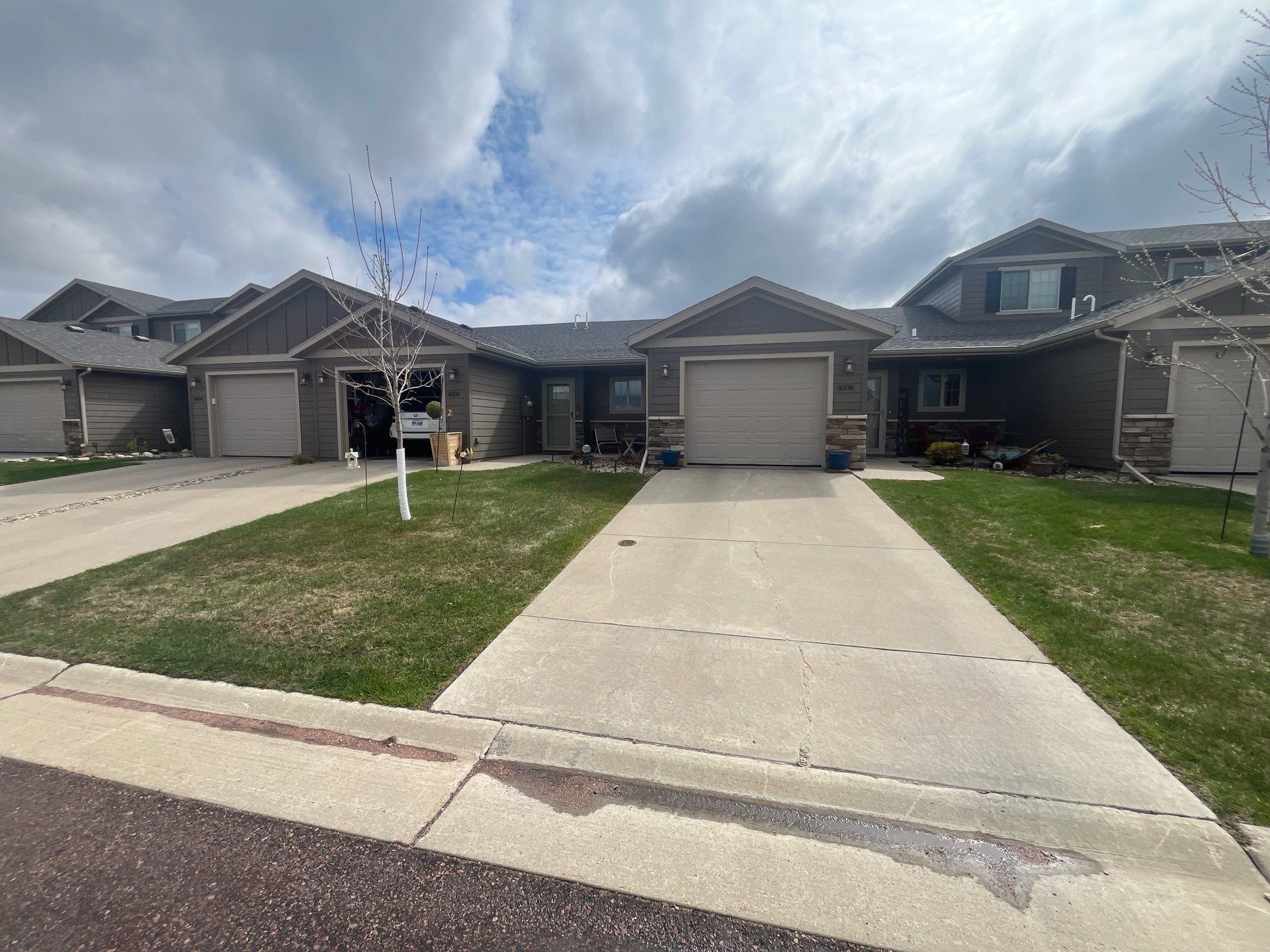 Exterior Painting for Multi-Unit Townhomes in Sioux Falls by Select Painting, Coatings & Garage Cabinets