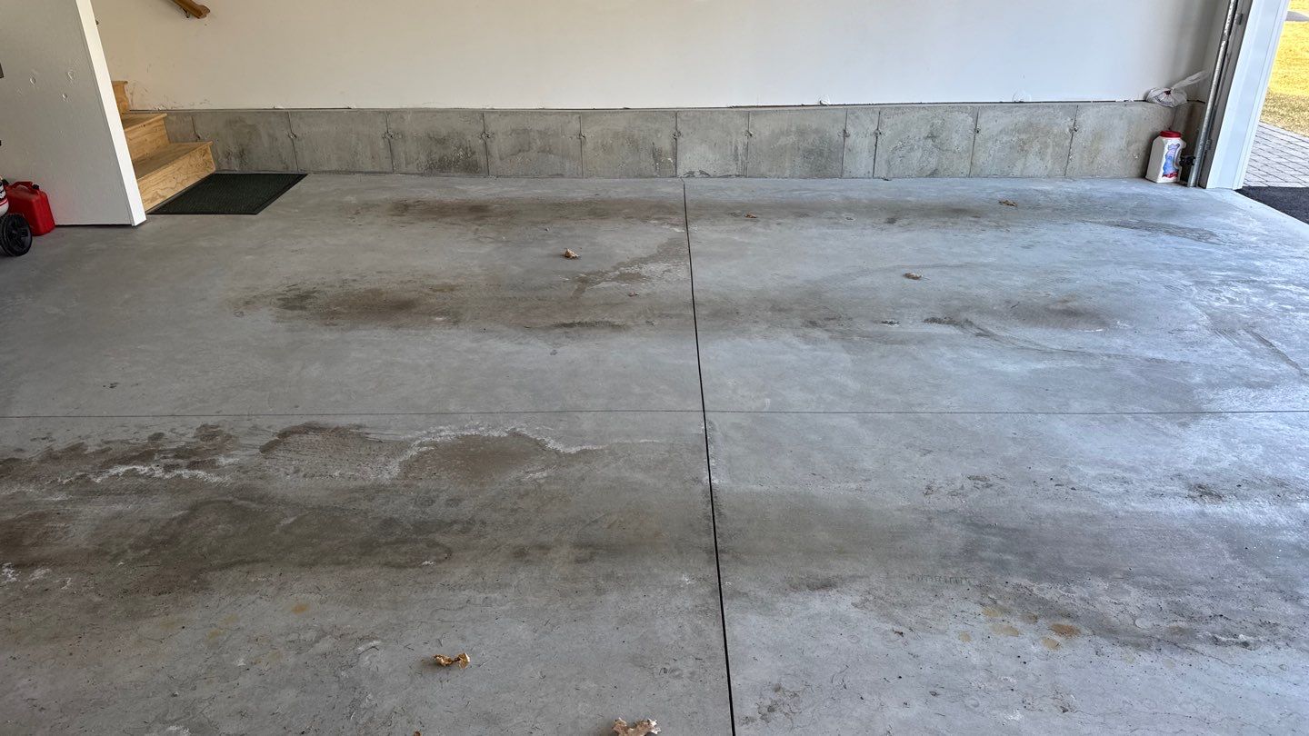 Garage in Londonderry, NH 03053 by Symphony Concrete Coatings