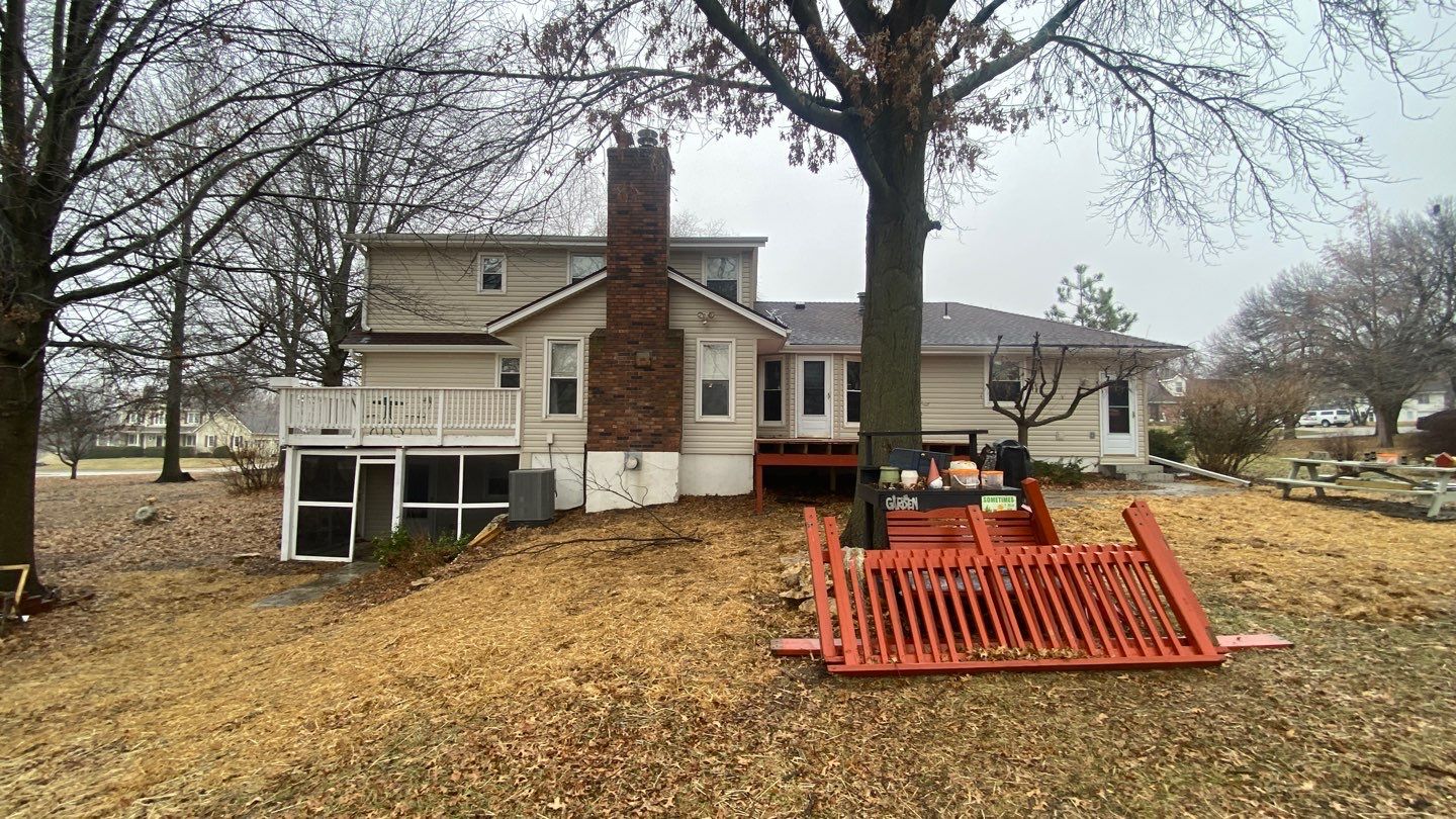 Siding Installation using Exterior Portfolio Vinyl Siding in Raymore Mo  by EEC  Windows, Siding & Roofing 