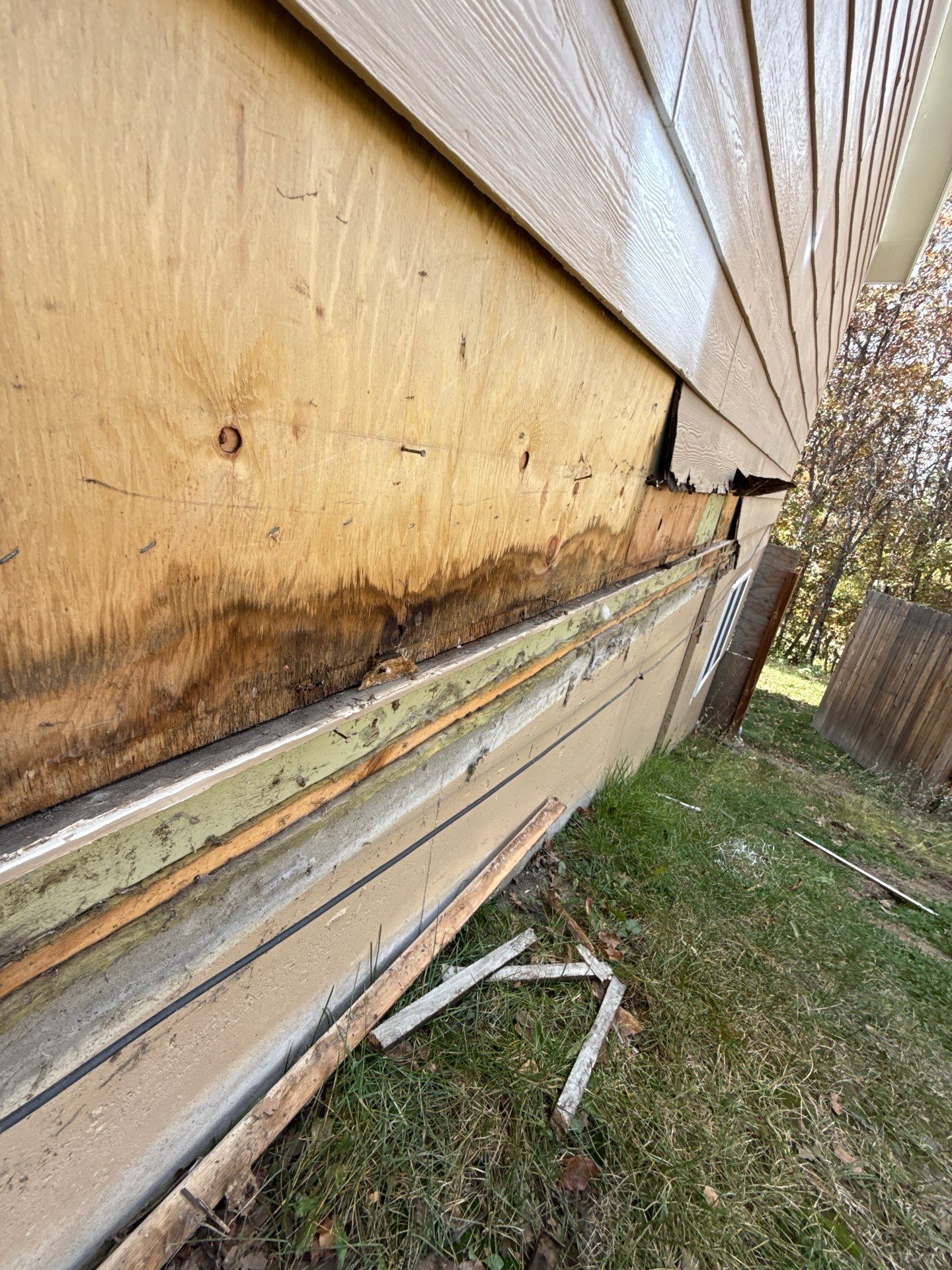 Time to upgrade the Siding  by 1st choice windows and siding