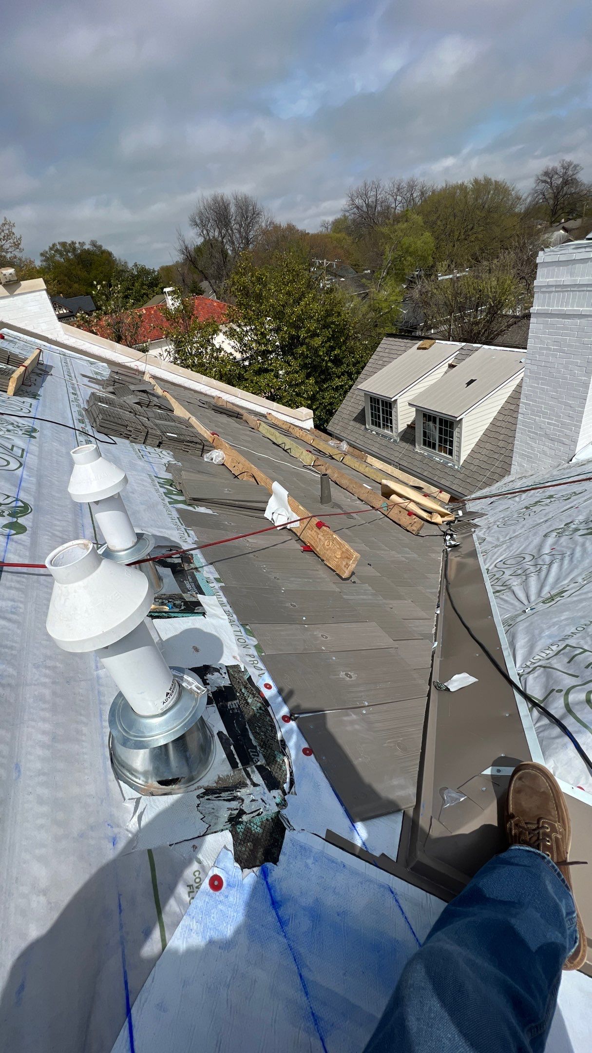 Residential Roofing Installation using DaVinci Multi Width Shake by Harvey Roofing & Construction