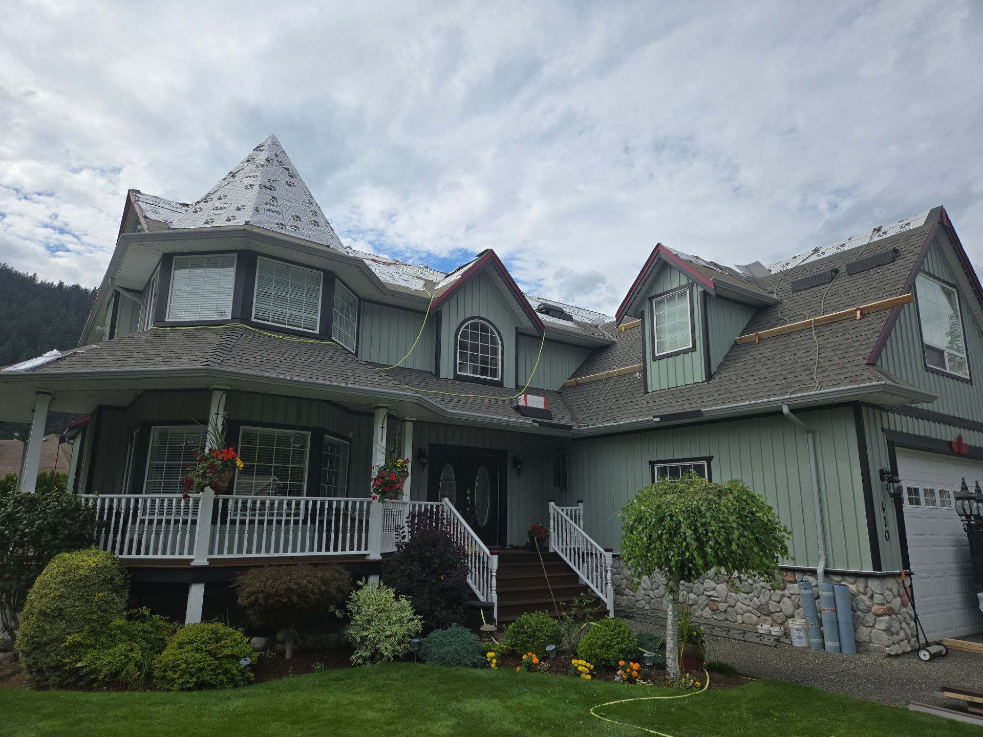 Residential Re-Roof using GAF Timberline HDZ Canadian Driftwood  by Top Notch Roofing Inc