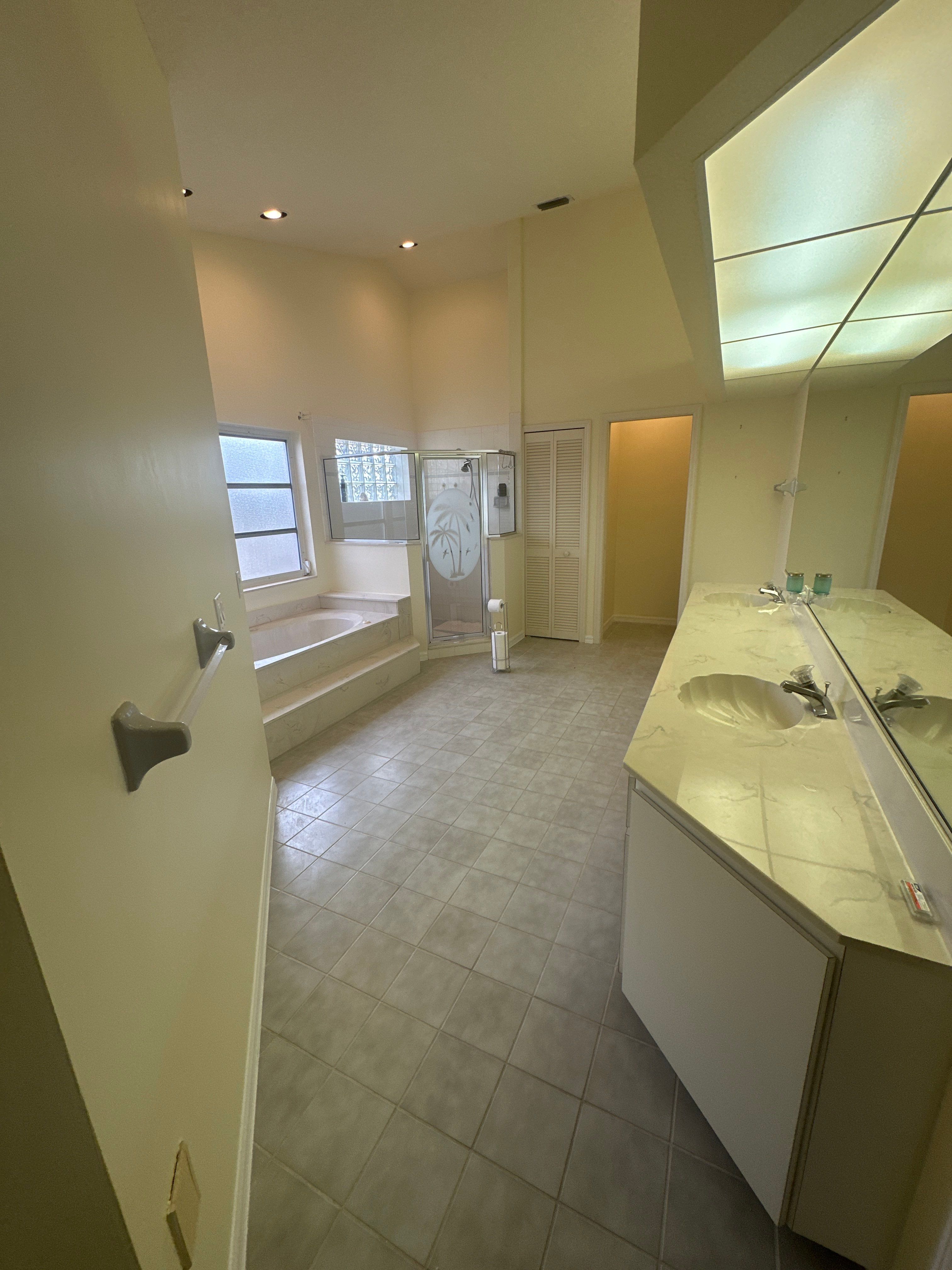 Lenny Van Denhandel - Interior by Fresh Coat Painters