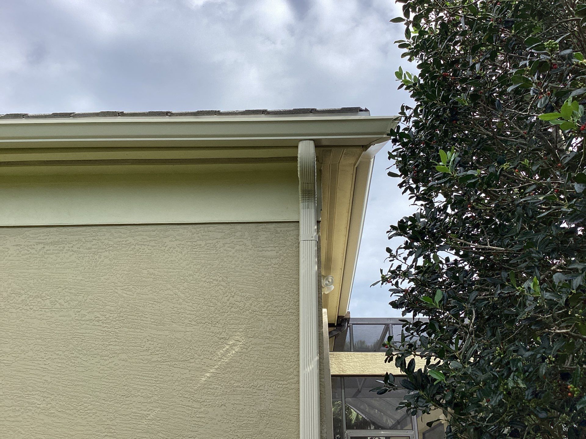Gutter Project 7 inch seamless gutters using Cameo Gutters in Sarasota FL by Gutter Professors