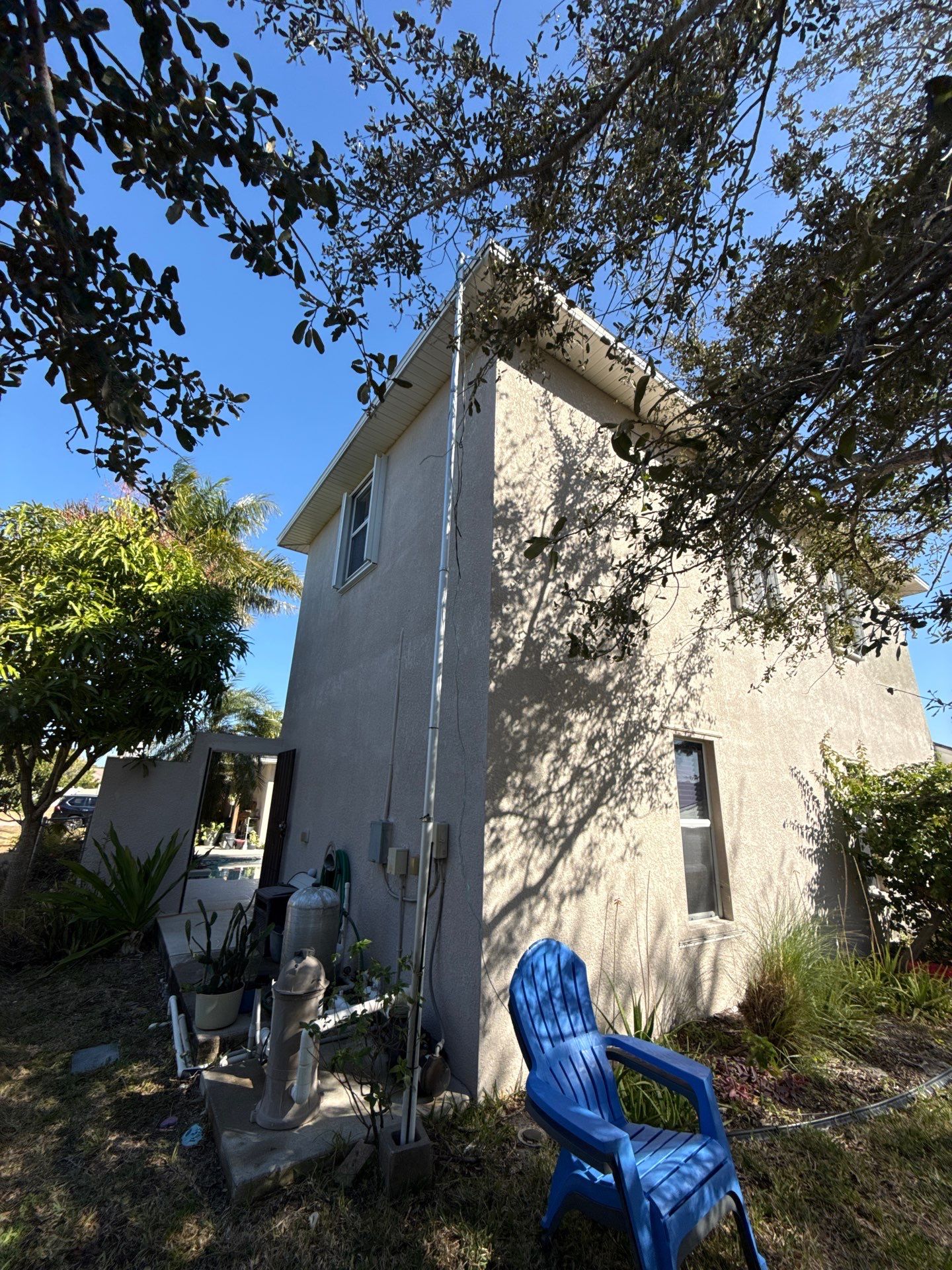 Dark Bronze Seamless Gutters using 6-Inch Seamless Gutters in Cape Coral FL by Gutter Professors