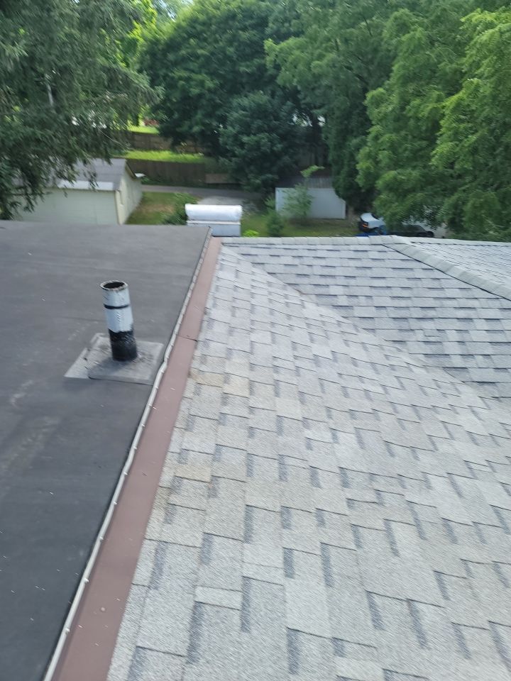 ATLAS PINNACLE COLOR: MAJESTIC SHAKE DRIP EDGE: WHITE by Eagle Eye Roofing