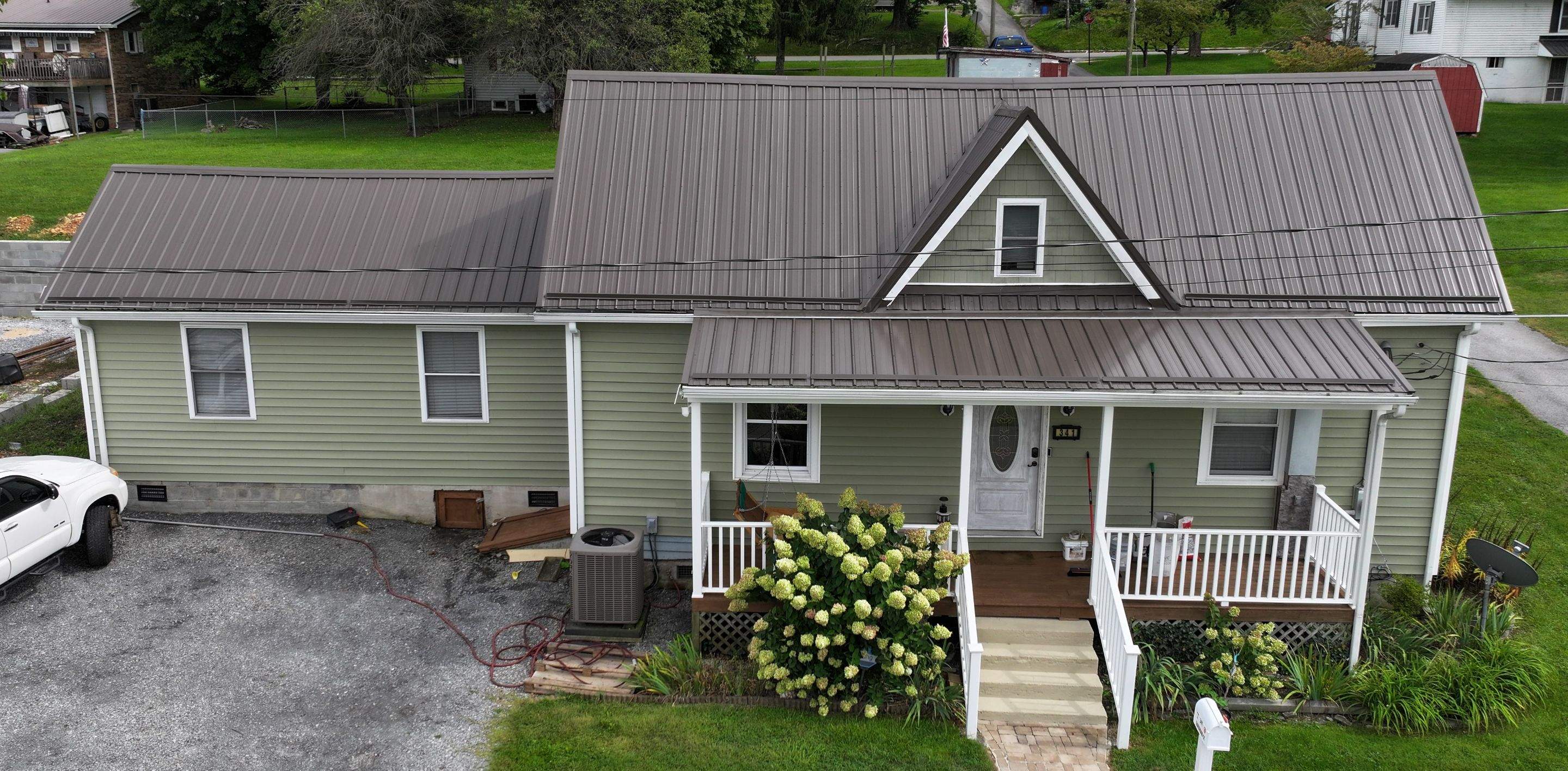 Perry Residence by Omnia Roofing