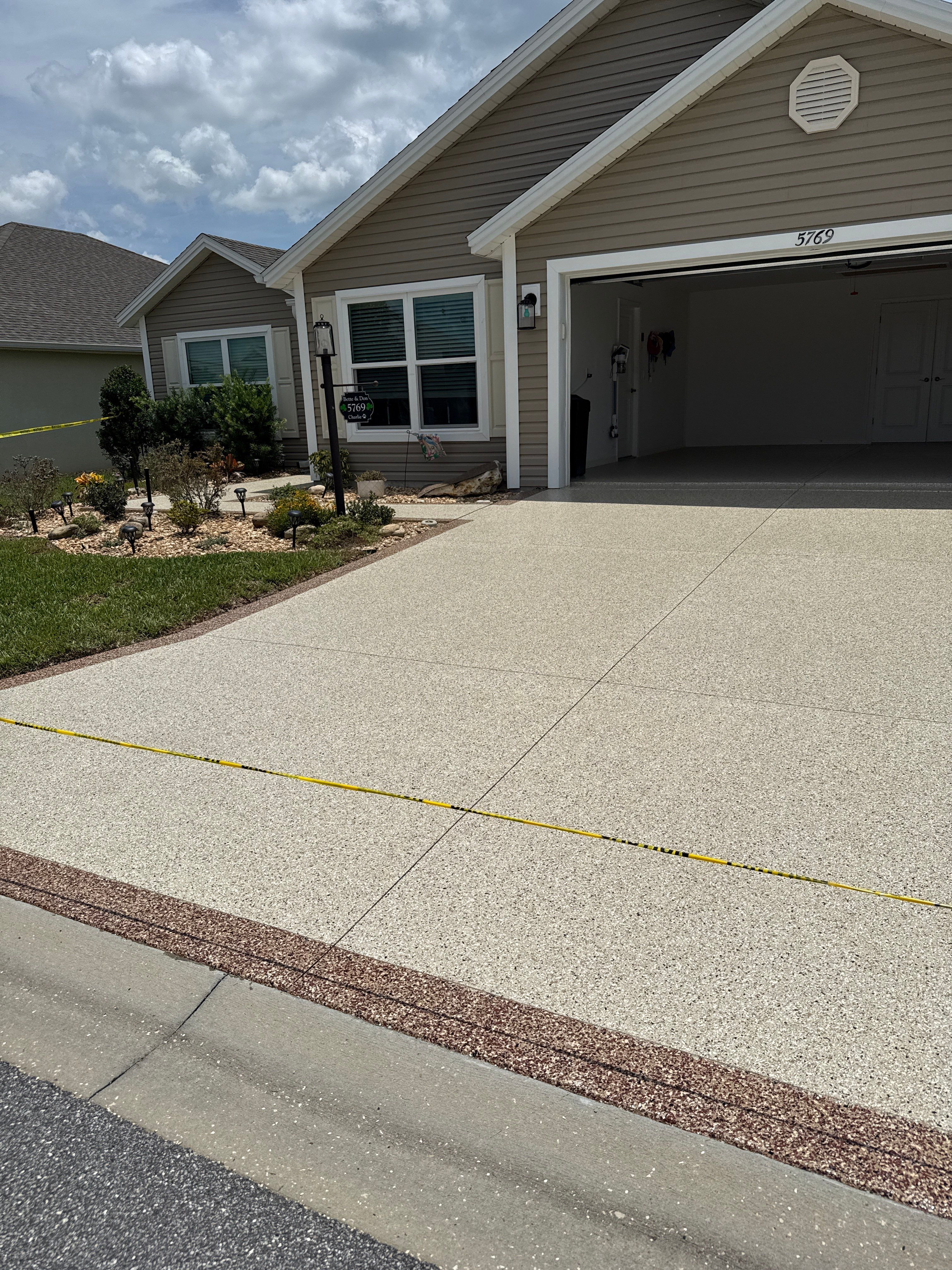 Driveway with Border by Innovative Concrete Coatings 