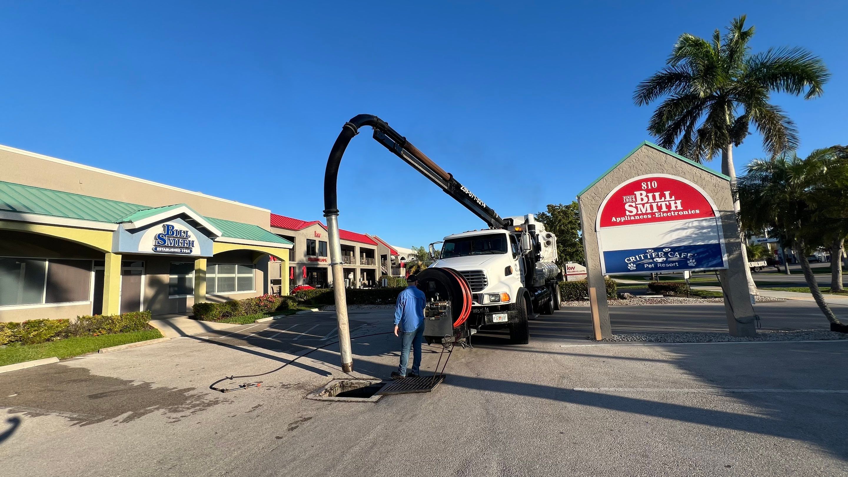 Stromwater System Maintenance at Bill Smith Appliances / Critter Cafe Marco Island Catch Basin by Don Mar, Inc. Storm Water Solutions
