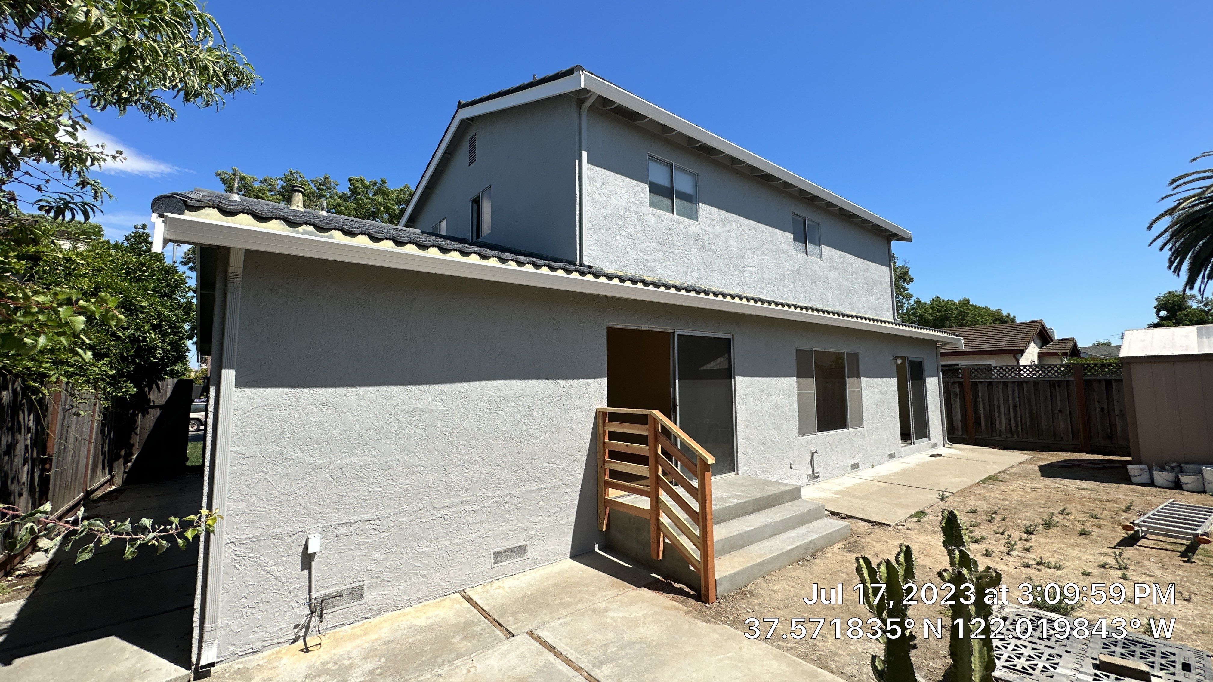 The classy gray house  by Herrera’s Bay Area Painting inc.