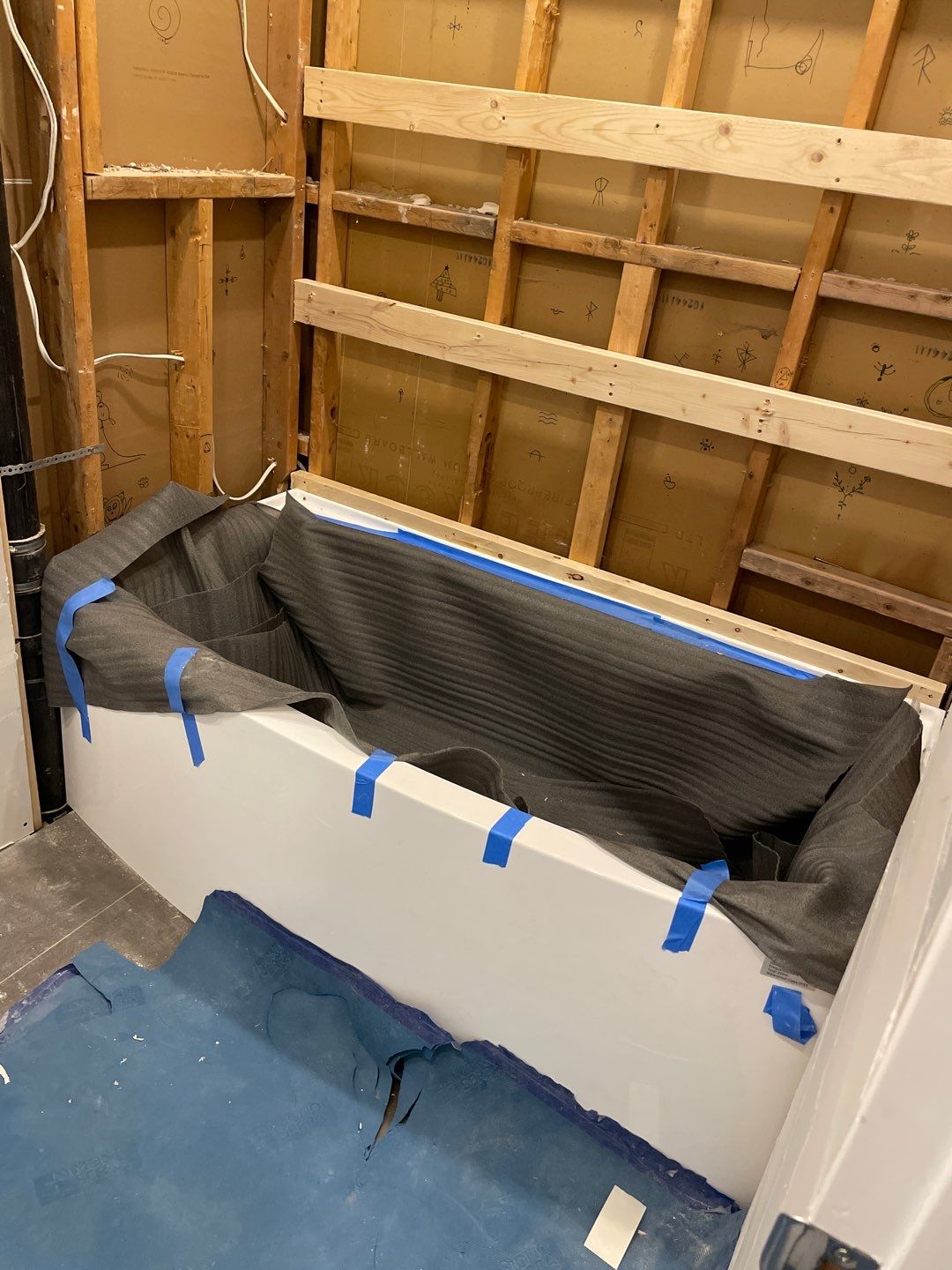 Basement reno by Eco-Nature Construction Inc.