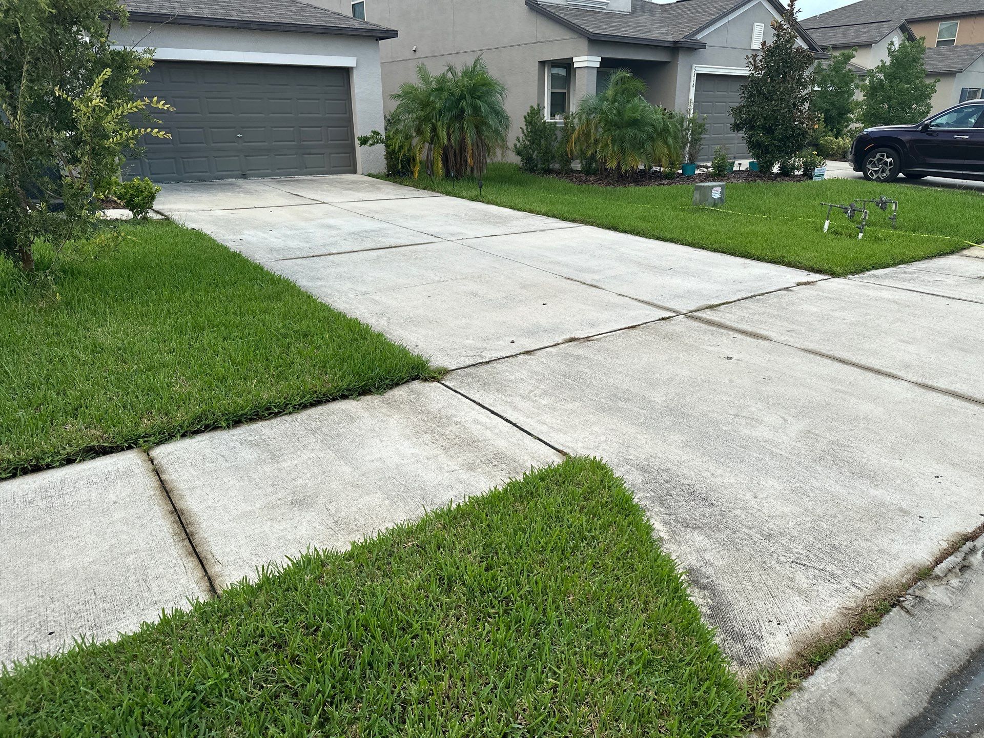 🚿 Concrete Driveway, Sidewalk & Entryway Cleaning – Trevesta Community, Palmetto, FL by Sunshine AquaWash
