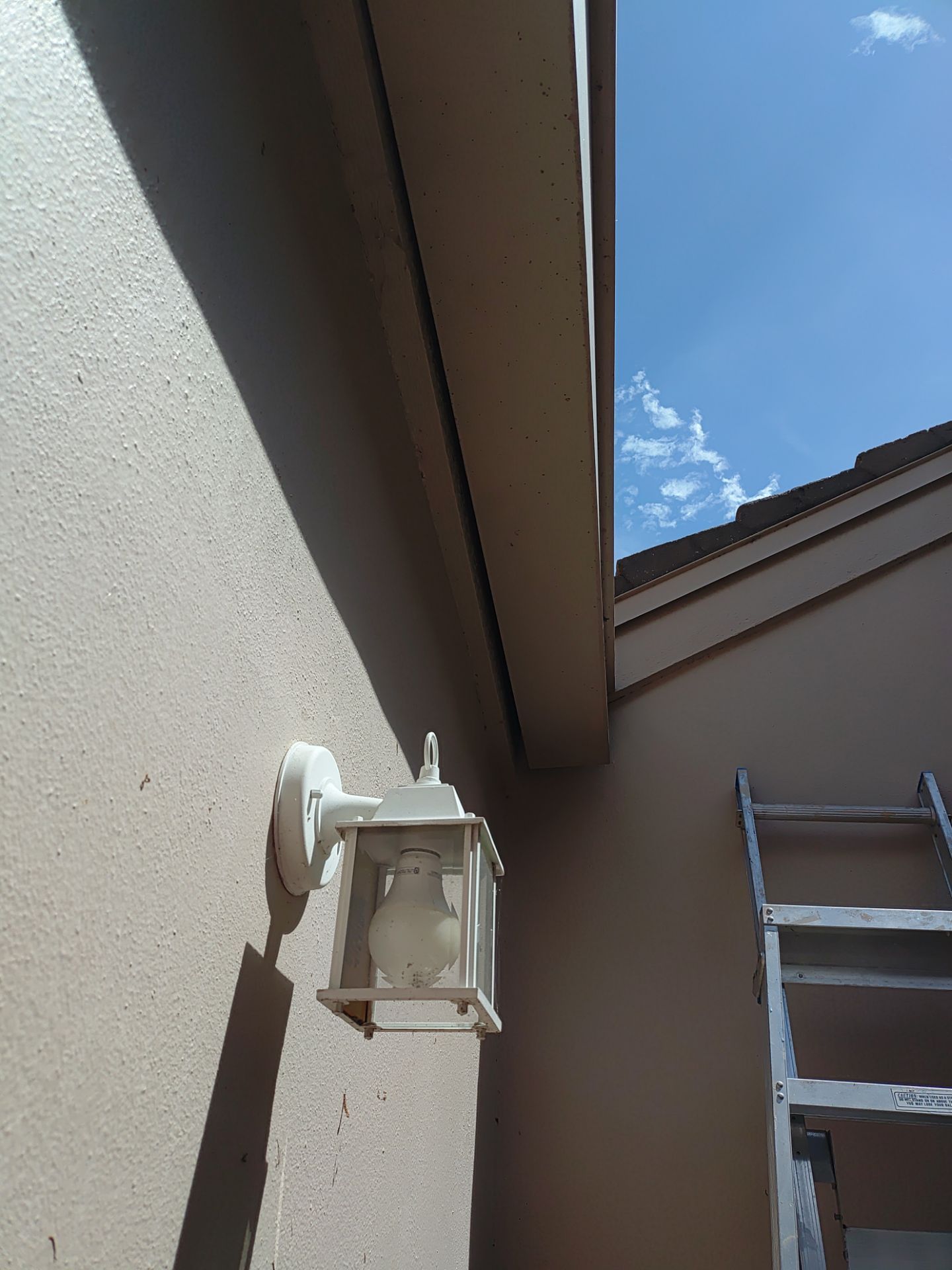 Replace gutter using Gutter Guards, Seamless Gutters, New Downspouts in Palm Harbor FL by Gutter Professors