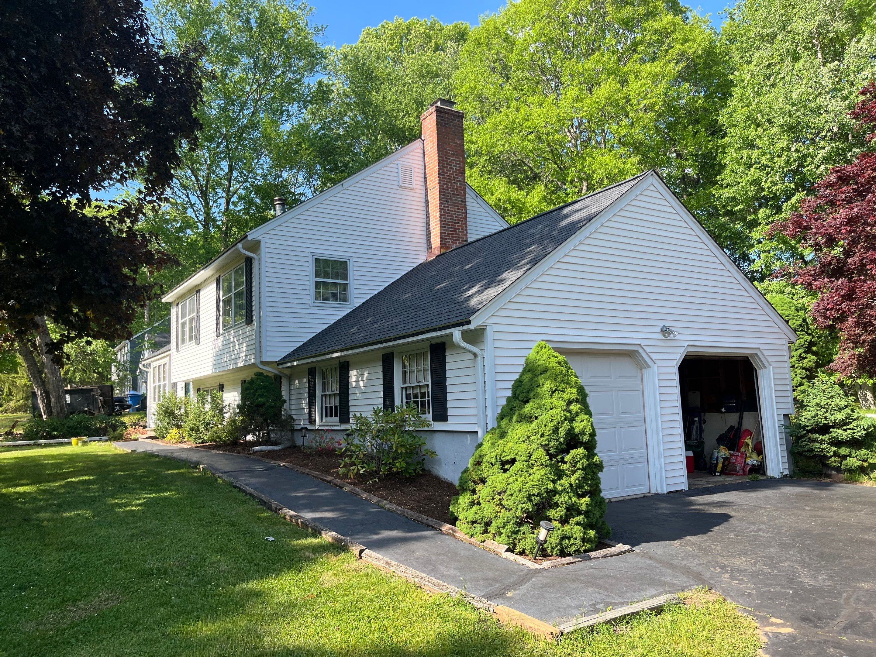 Beautiful new roof by DiGiorgi! by DiGiorgi Roofing and Siding Inc