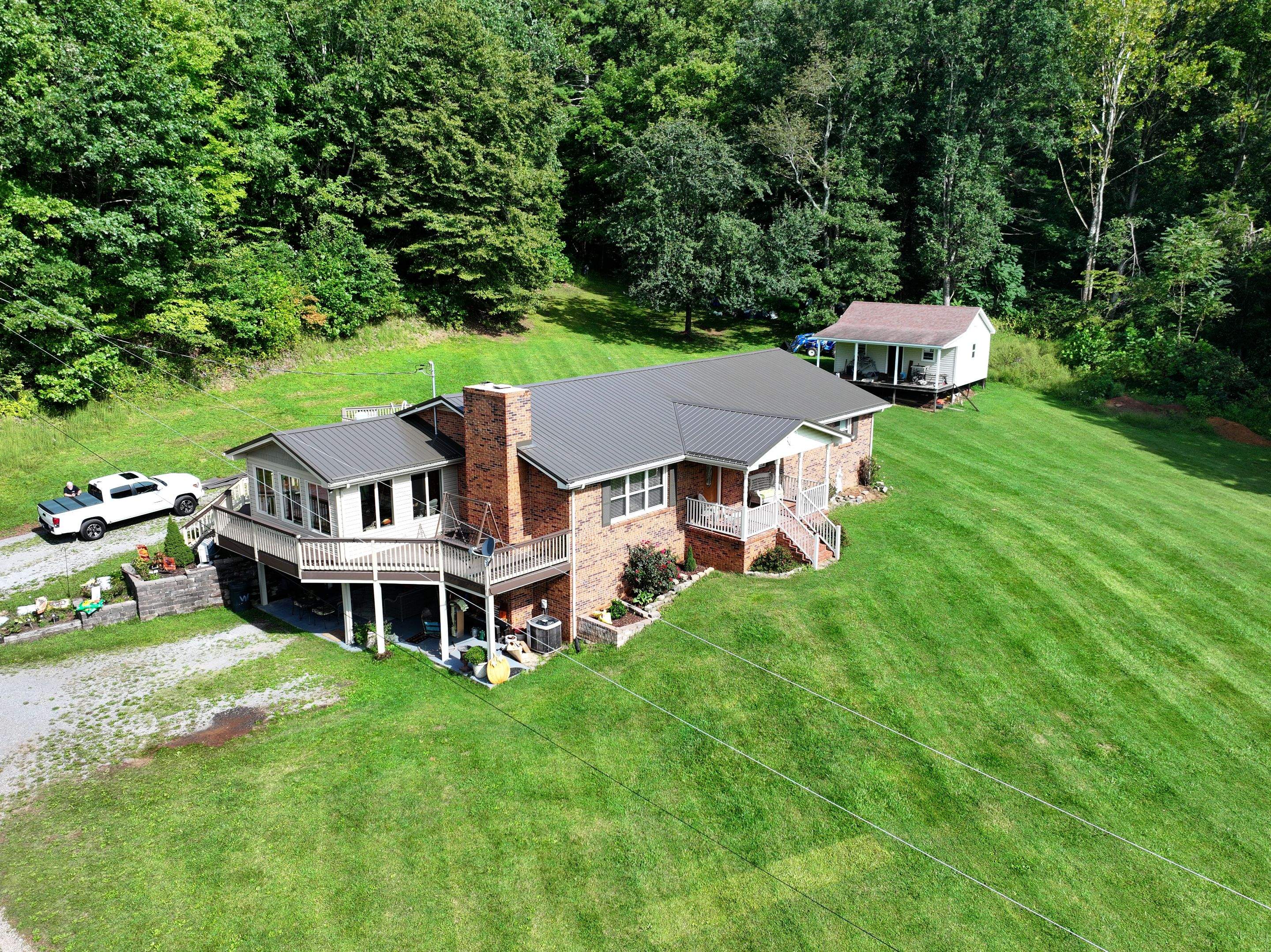 Whisenhunt Residence by Omnia Roofing