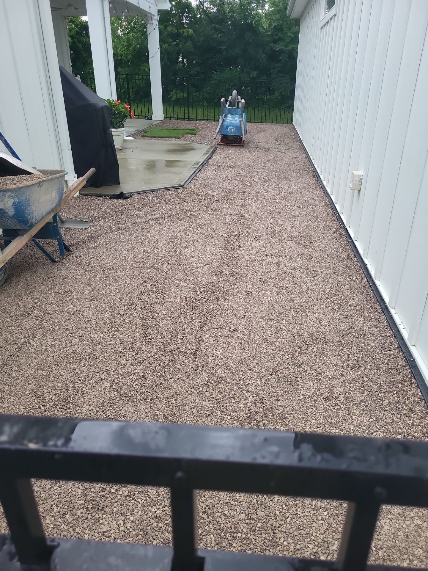 MI Development Homes Turf Side Yard in New Albany by Southwest Greens Midwest