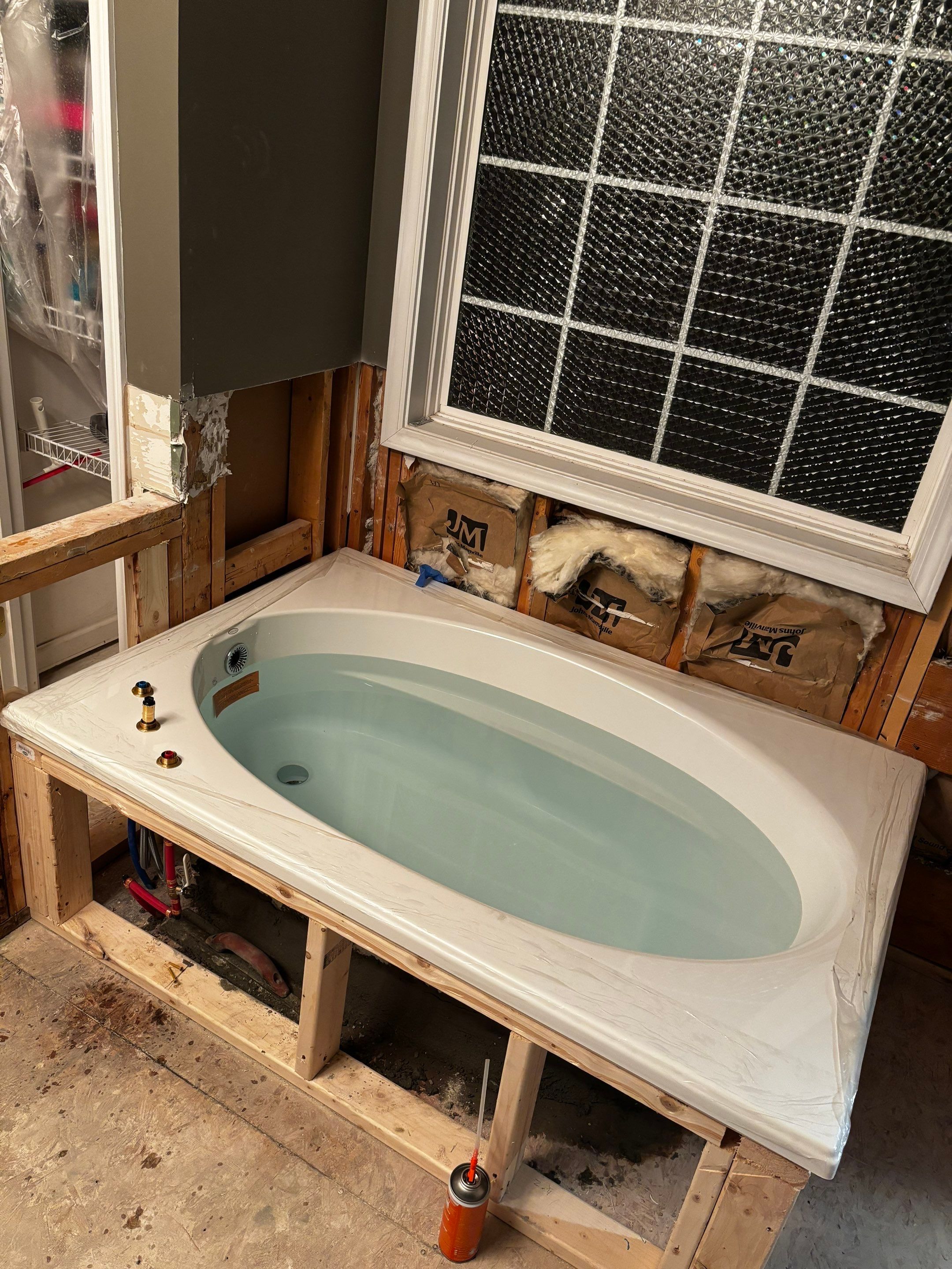 Two bathrooms renovation (hallway and master bathroom) by Prudencio