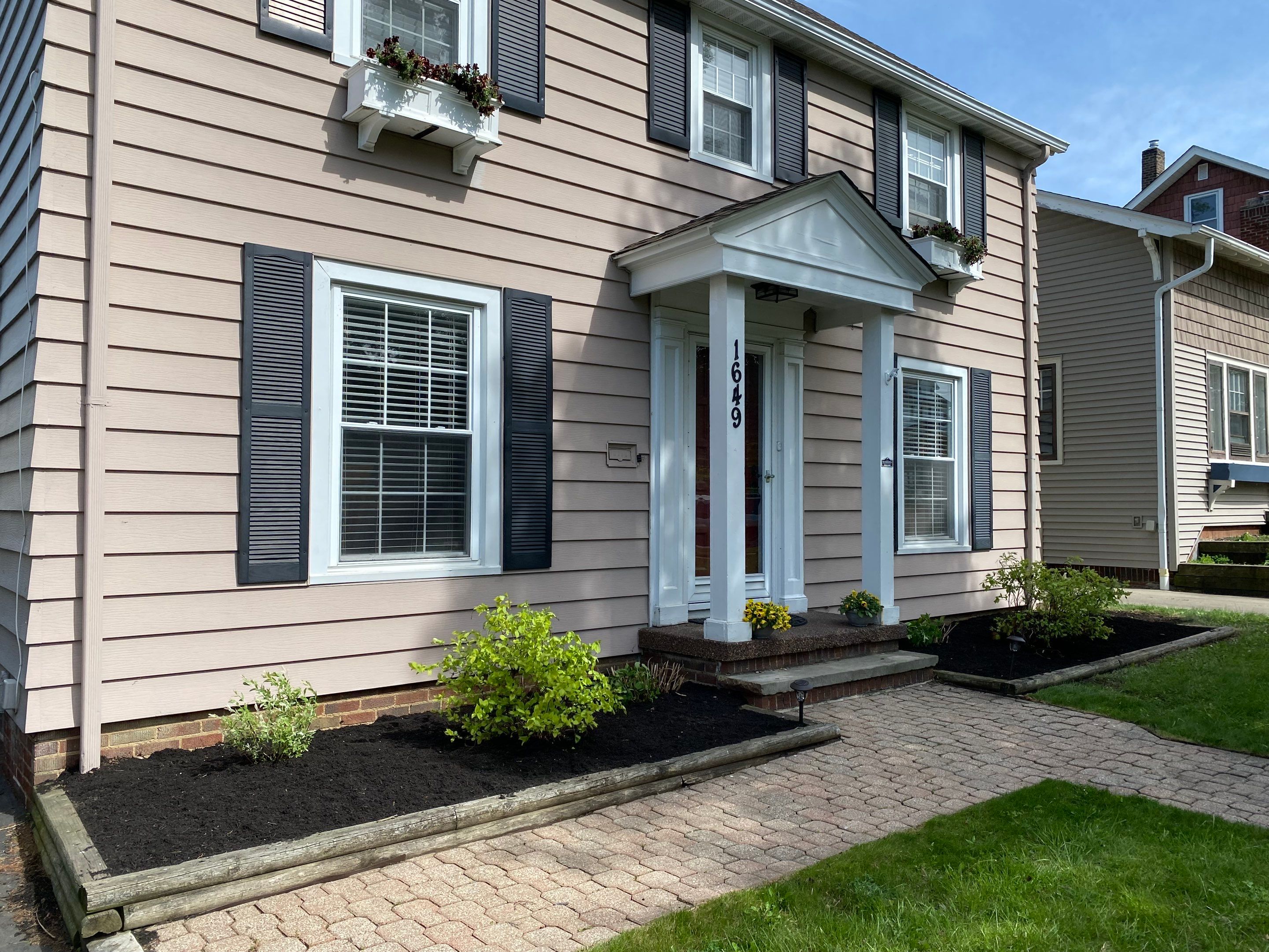 Grounds Maintanance by Elm Rose Gardens