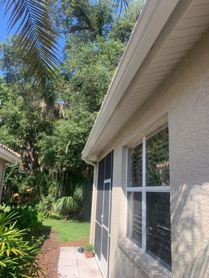 Aluminum Seamless Gutters using 6 Inch Seamless Gutters in Sarasota FL