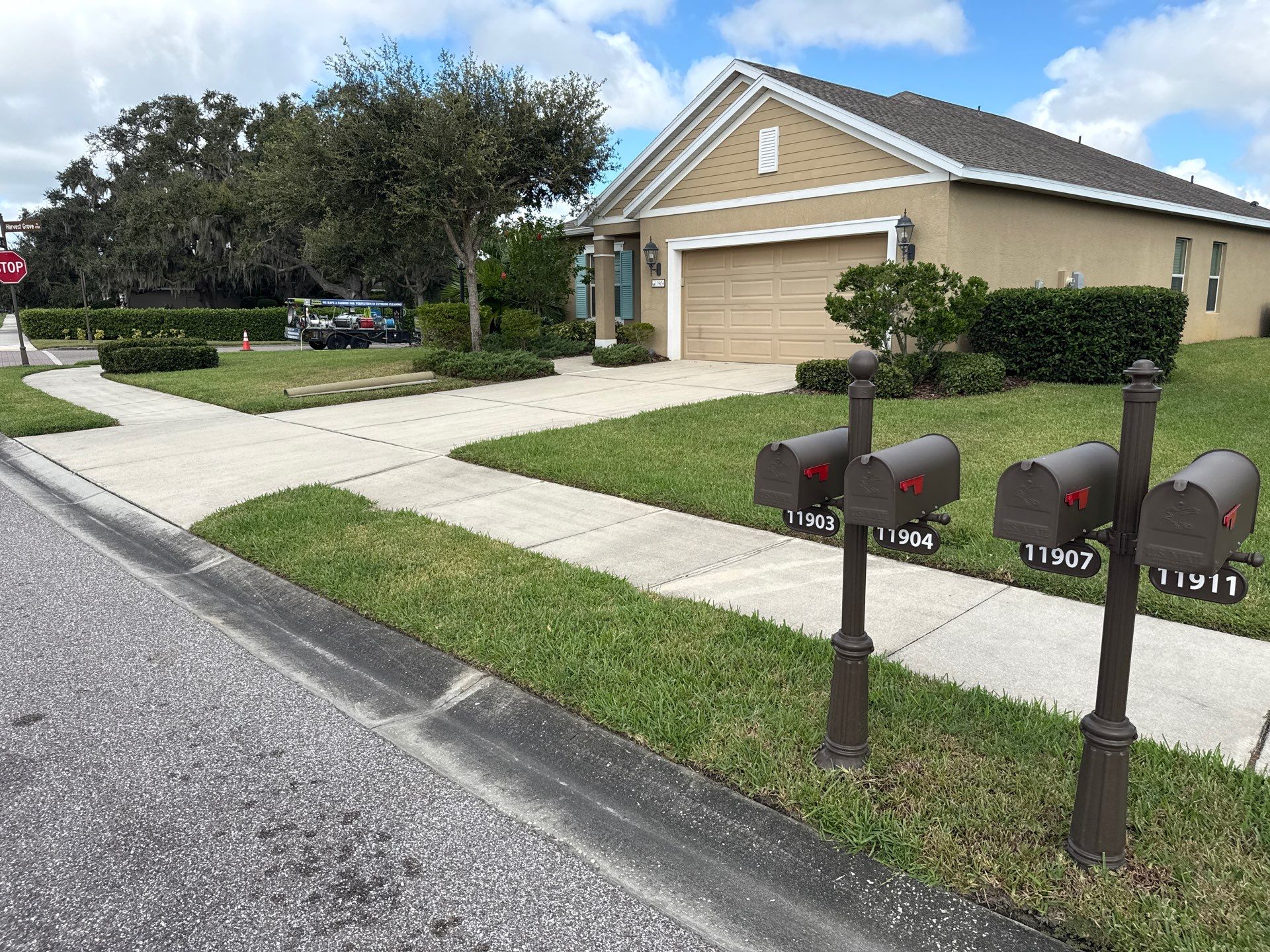 Driveway, Sidewalk & Lanai Cleaning Transformation | Forest Creek Parrish, FL by Sunshine AquaWash