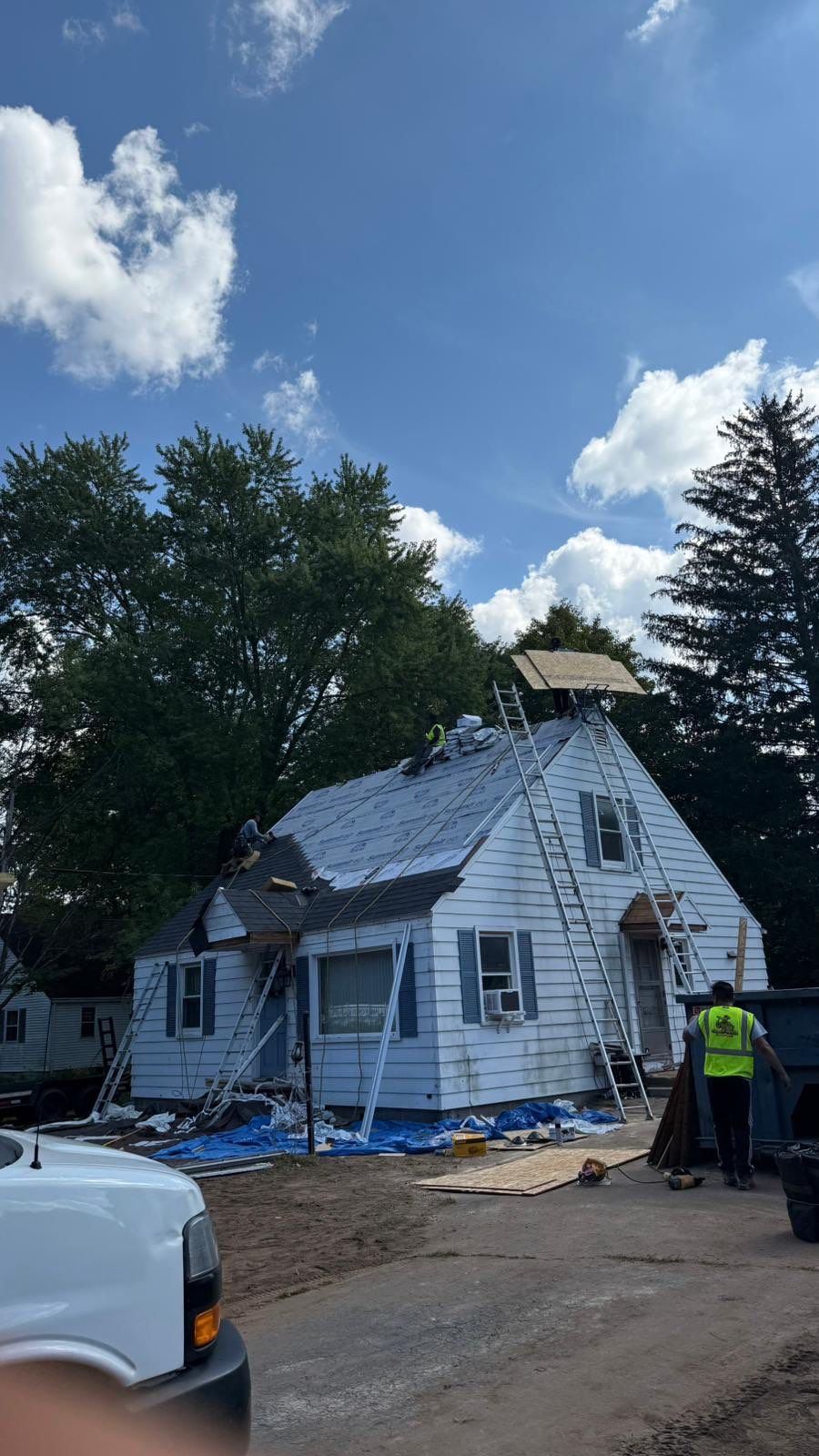 Atlas Pinnacle Pristine: Black Shadow in Wallingford by Golden Shield Roofing