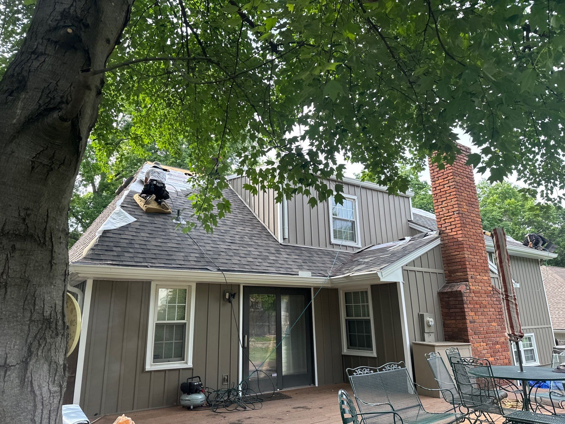 Complete Kansas City Exterior Remodel With IKO Roofing and Craneboard Siding by EEC Windows, Siding & Roofing
