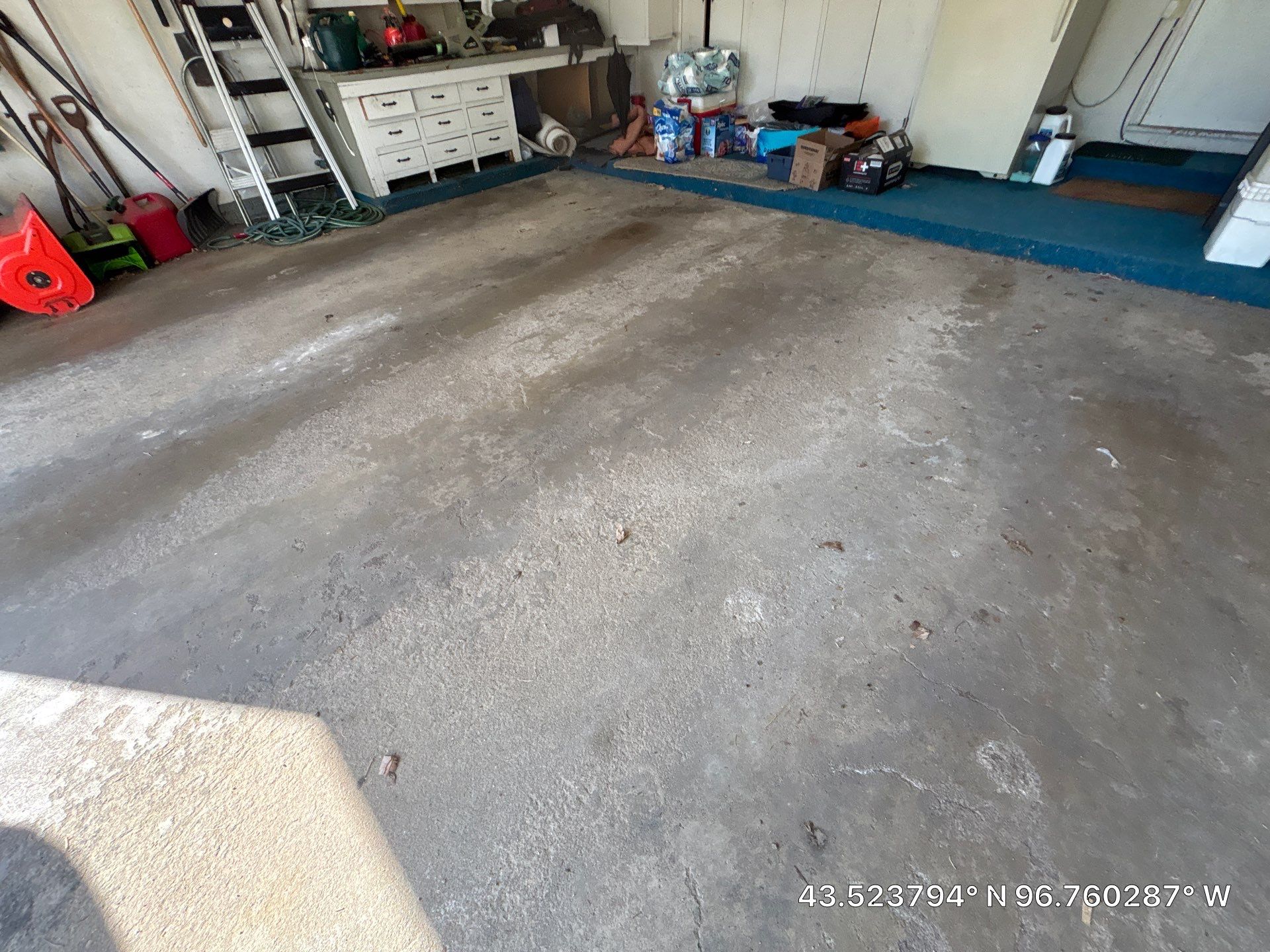 Custom Creekbed Garage Floor Coating in Sioux Falls by Select Painting, Coatings & Garage Cabinets