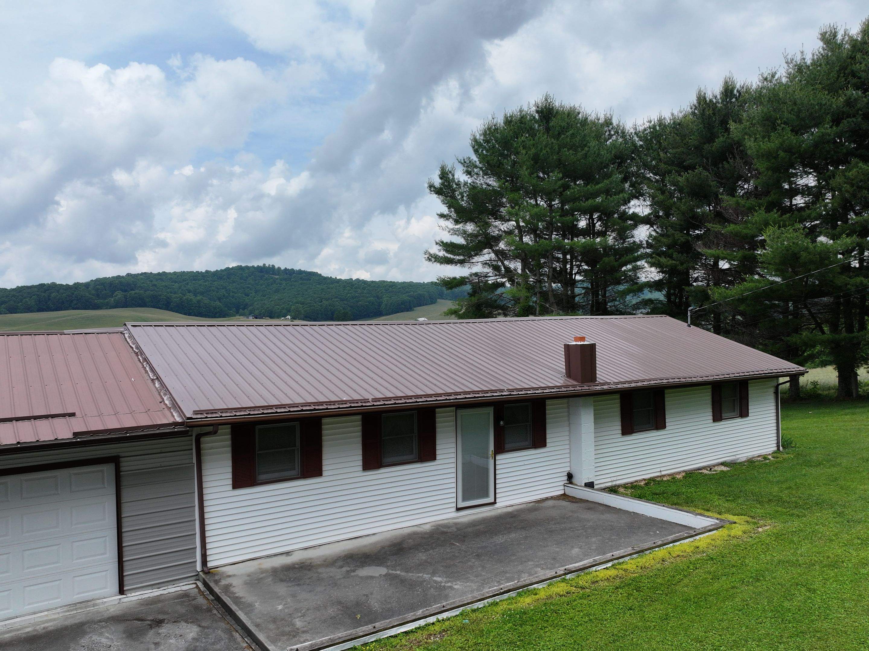 Goodson Residence  by Omnia Roofing